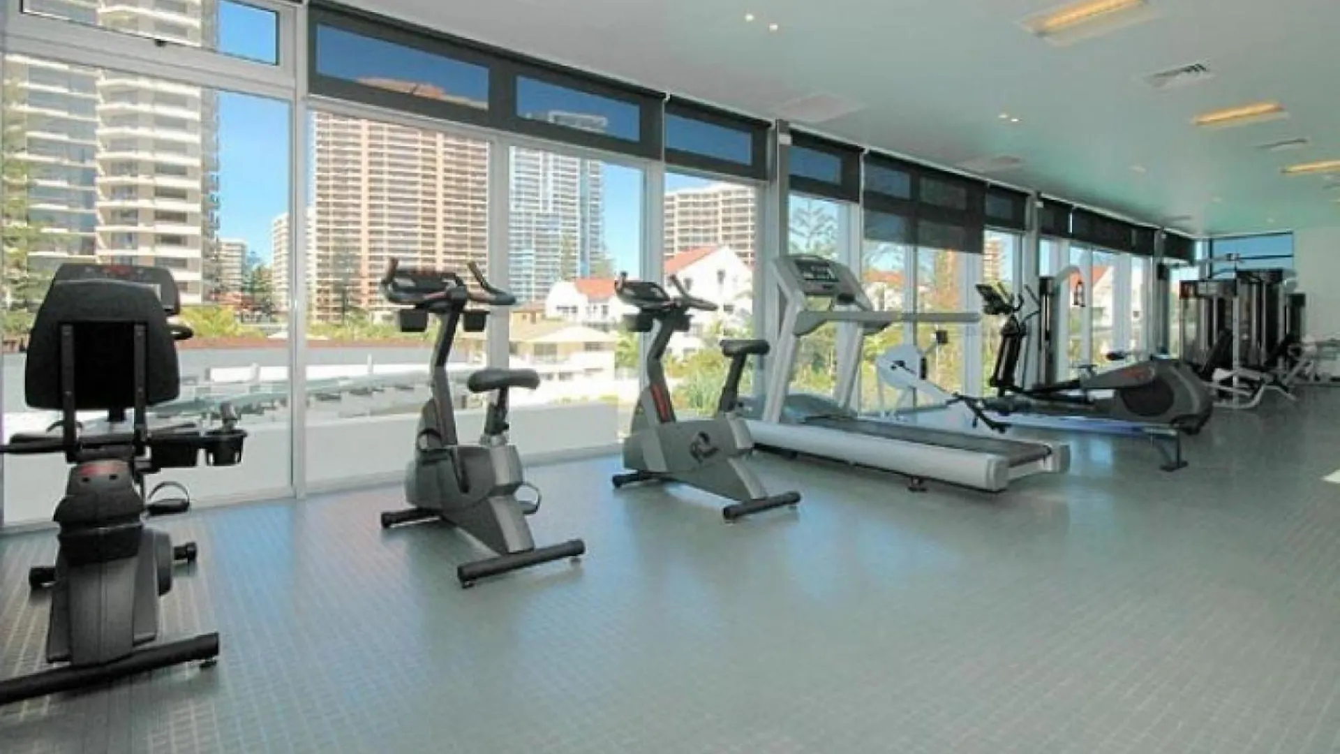 Scenic 2-bed With Pool, Gym & Secure Parking Gold Coast