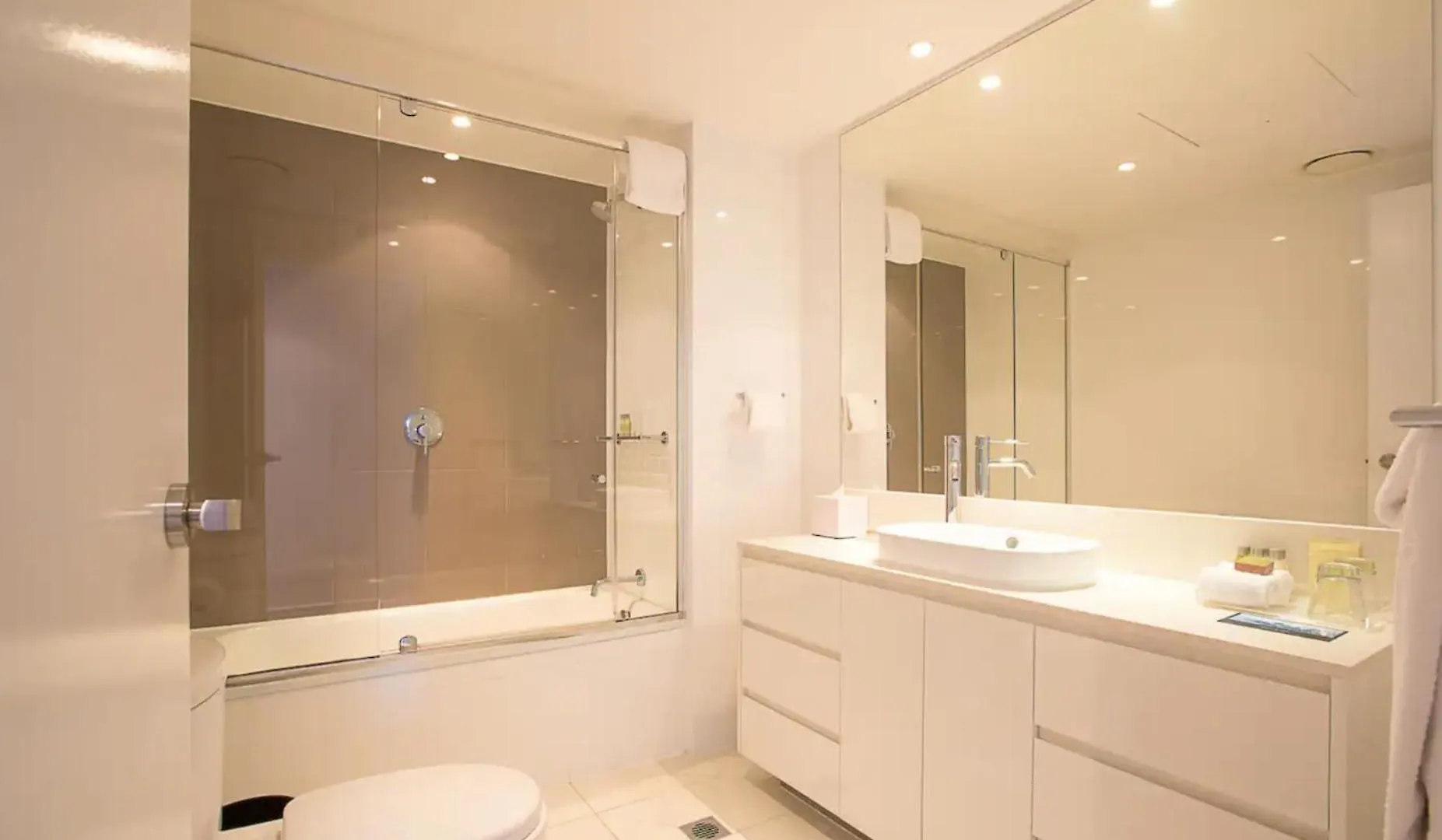 Apartment Mountain View Sleeps 6 Surfers Paradise 2 Bed 2 Bath Circle On Cav & Hilton Surfers