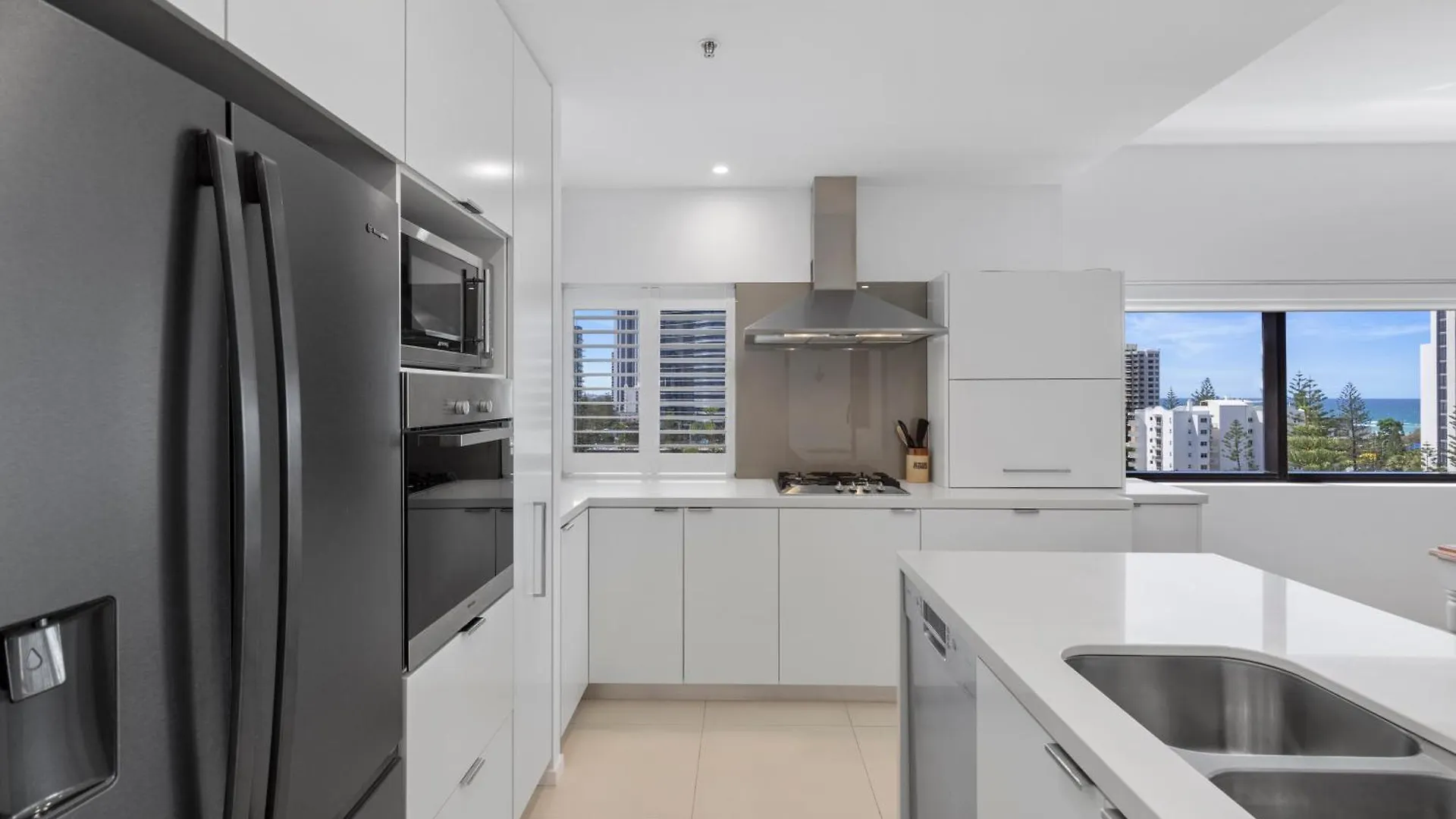 Ultra Broadbeach 4* Gold Coast