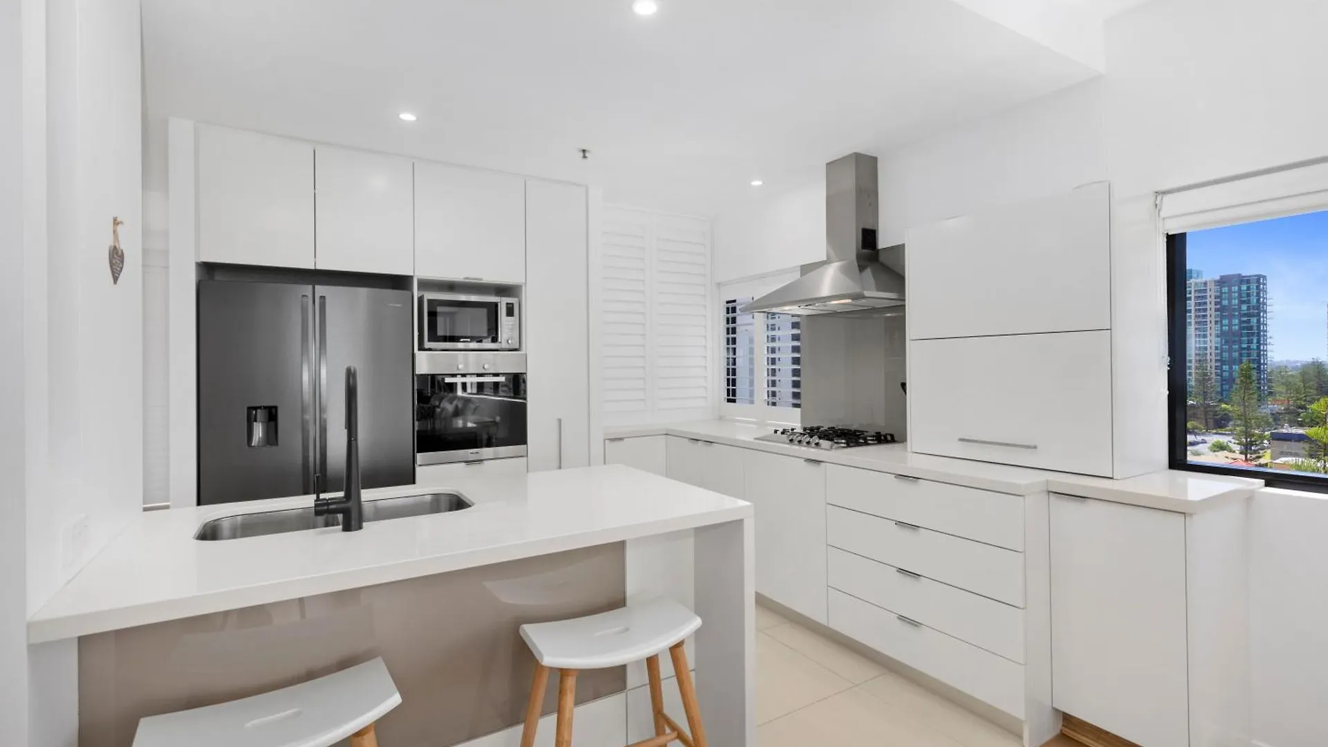 Ultra Broadbeach Resort 4*