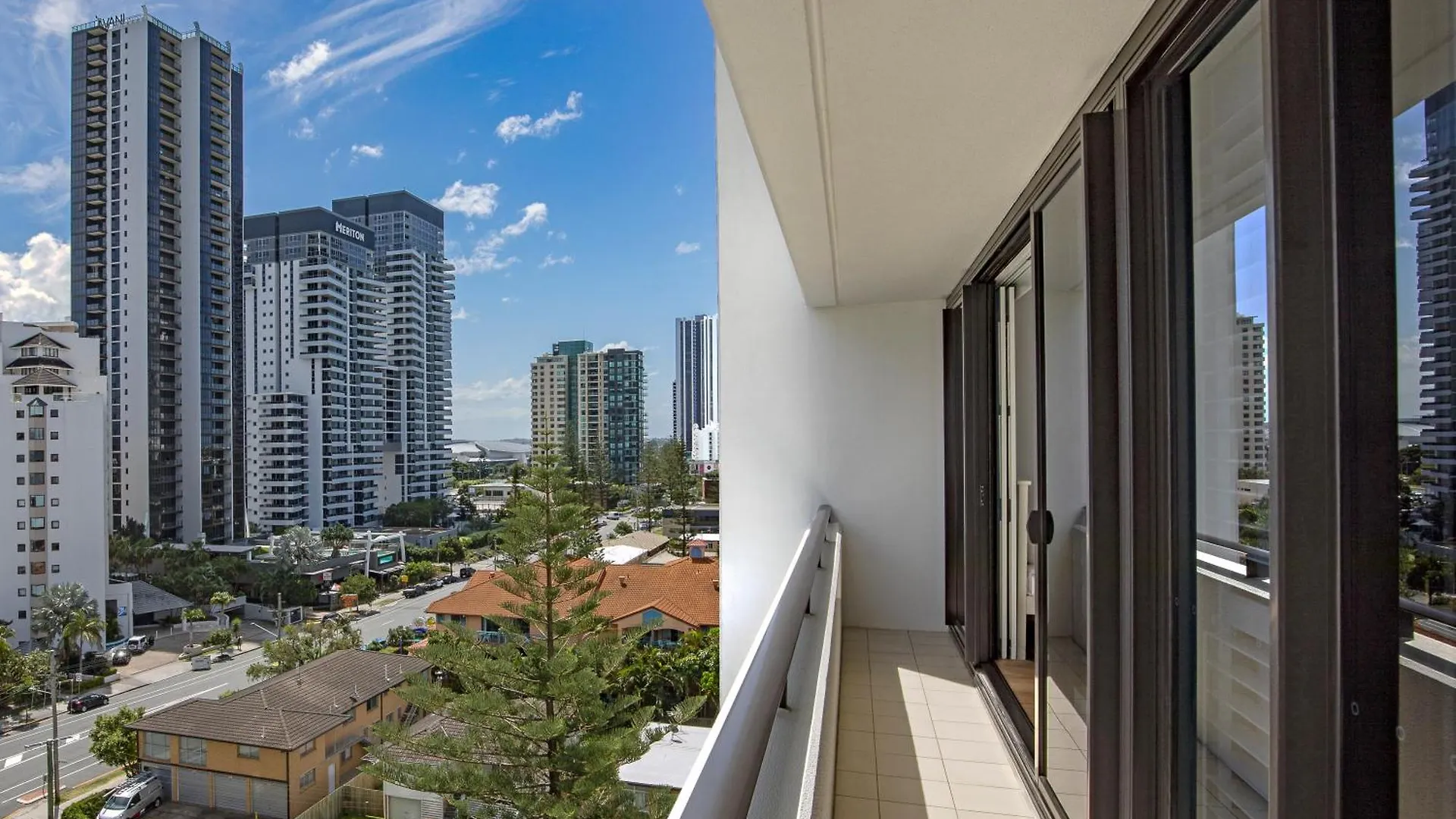 Ultra Broadbeach 4*