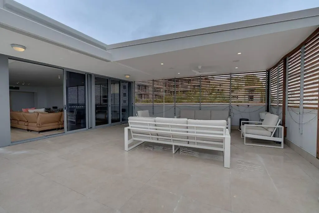 Private Rooftop Beachside 3-bed With Pool Appartamento