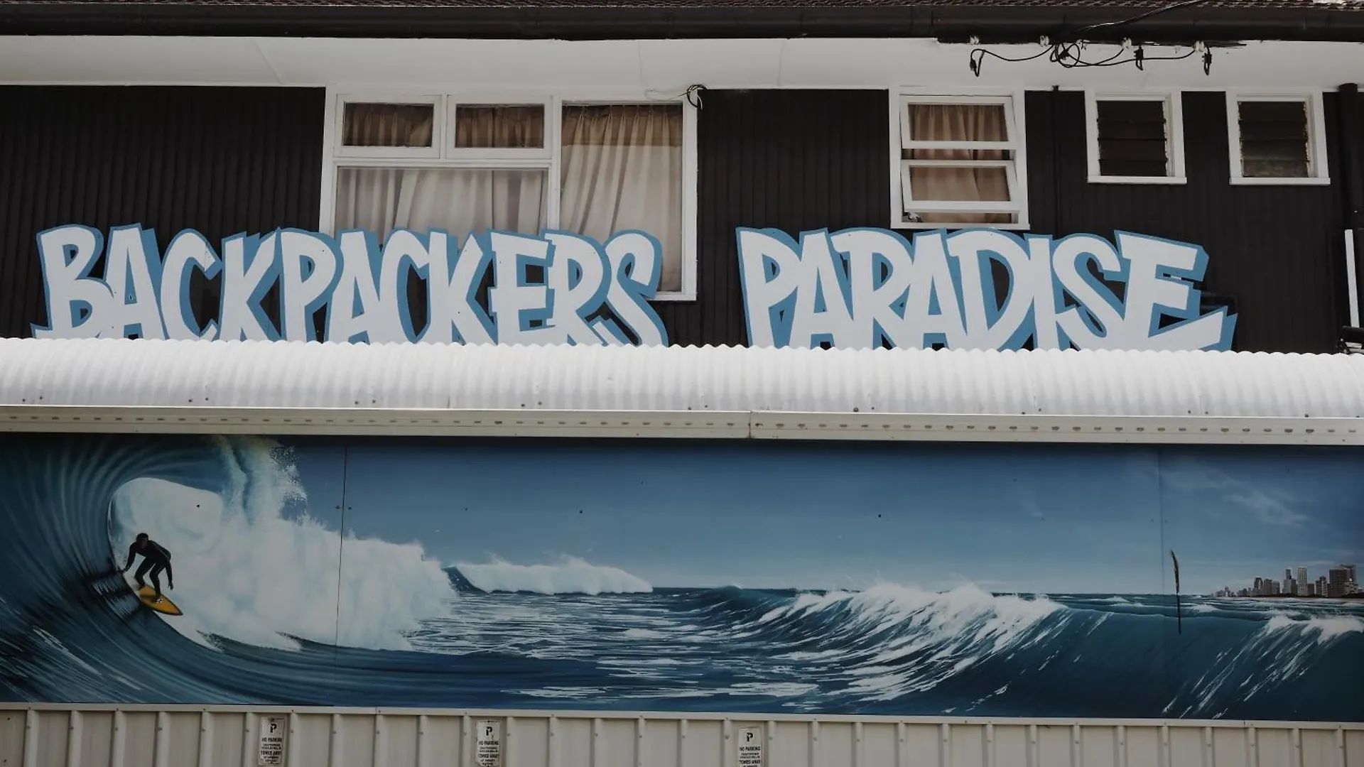 Hostel Backpackers In Paradise 18-35