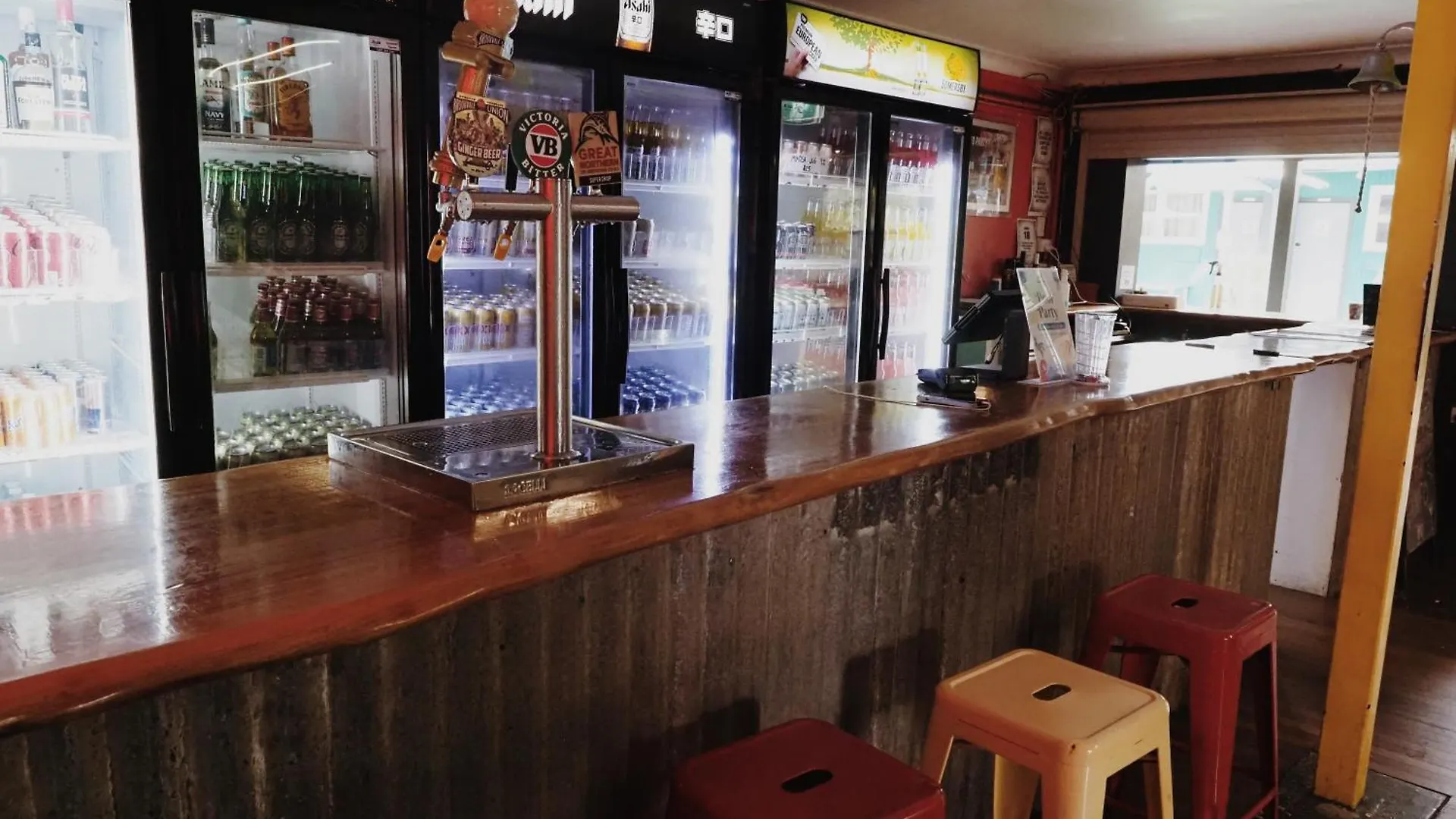 Hostel Backpackers In Paradise 18-35