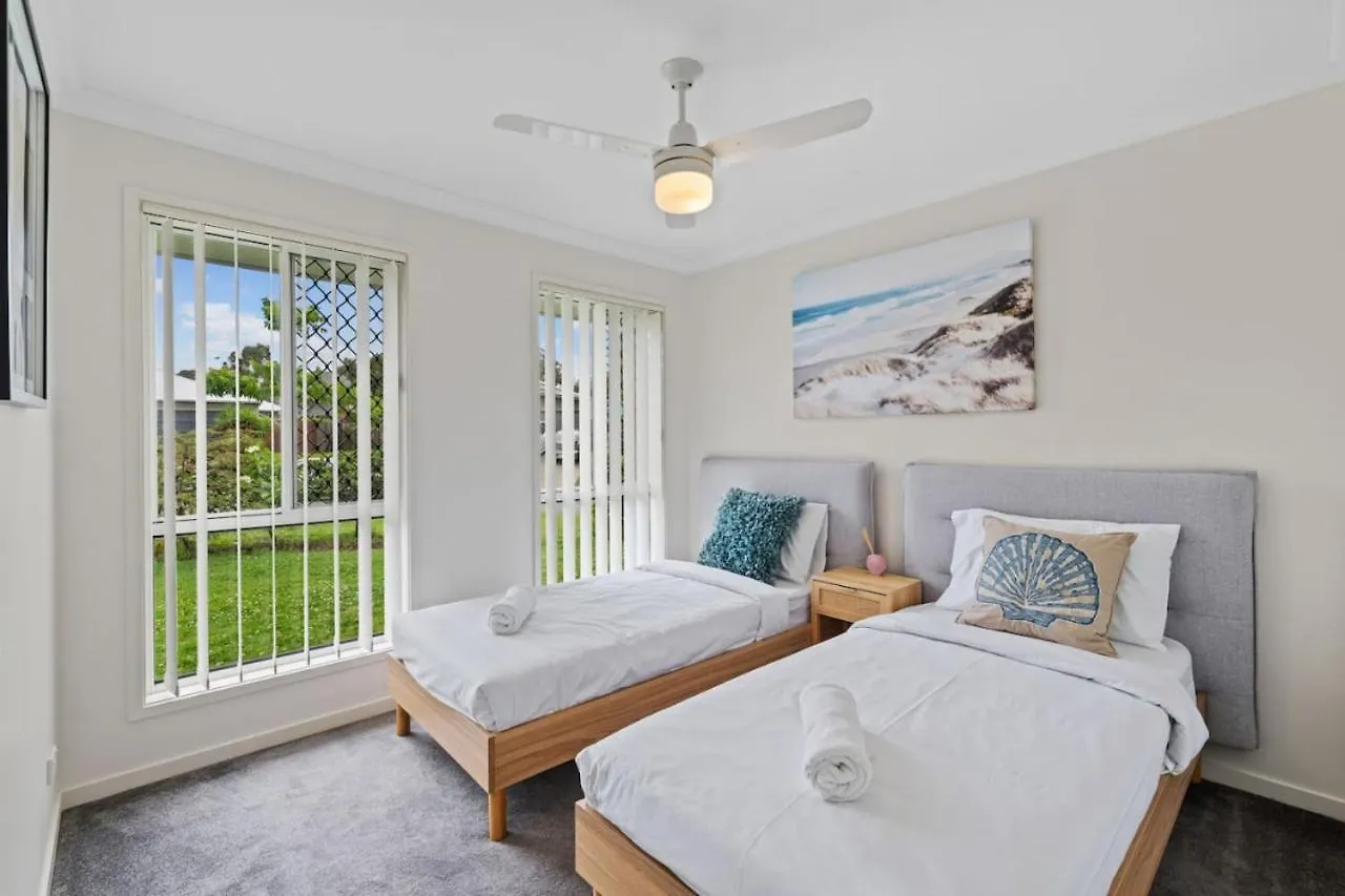 Stunning 4br With Yard Parking Costco And Theme Park Holiday home Gold Coast