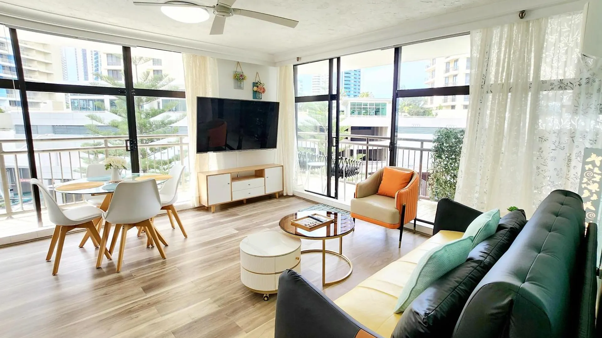 Beachside In The Heart Of Surfers Paradise - Free Parking