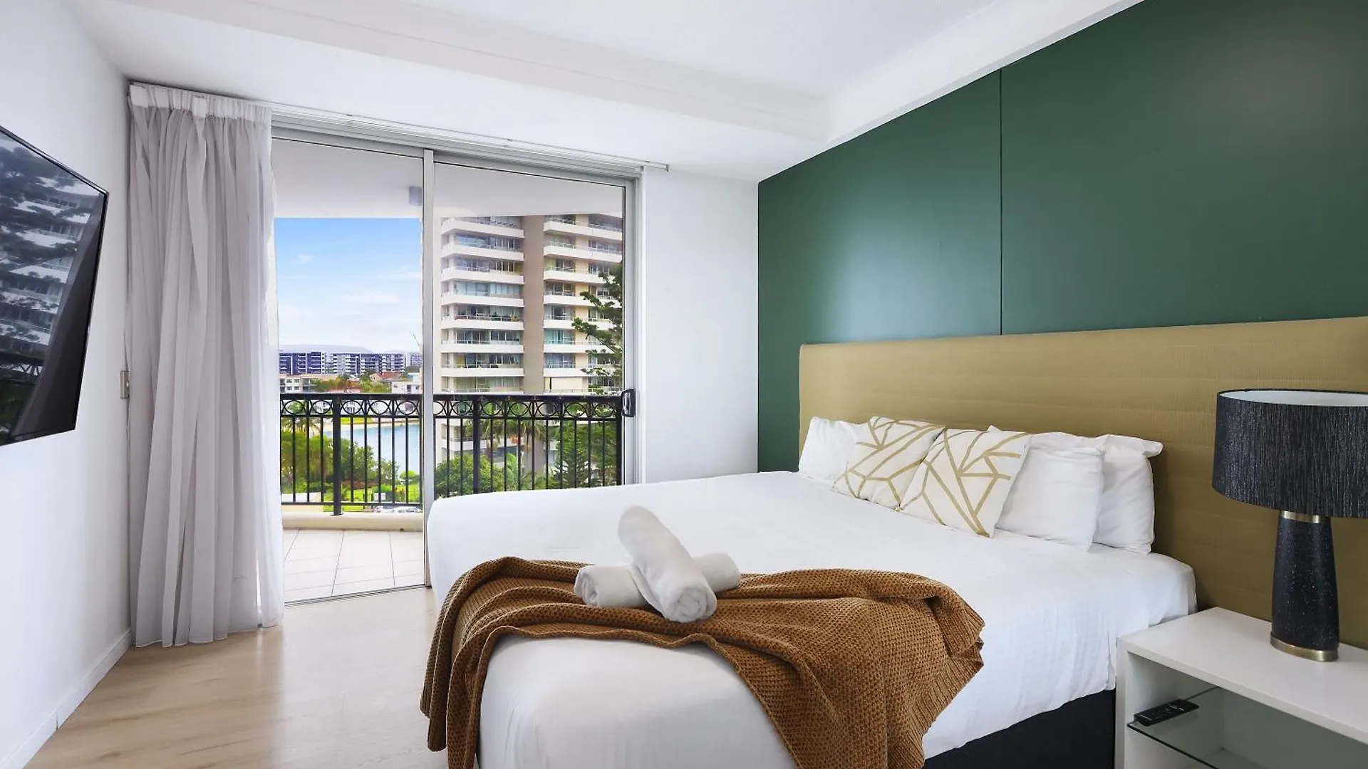 Chevron Renaissance Surfers Paradise Sleeps 10 4th Floor - Optimise Gold Coast