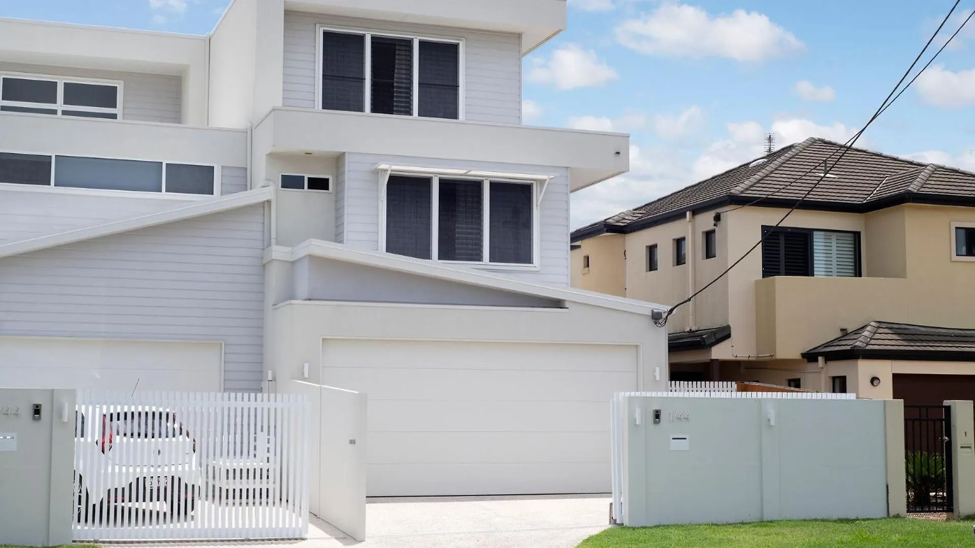 Luxury Tri-level Duplex In Mermaid - Coasthm