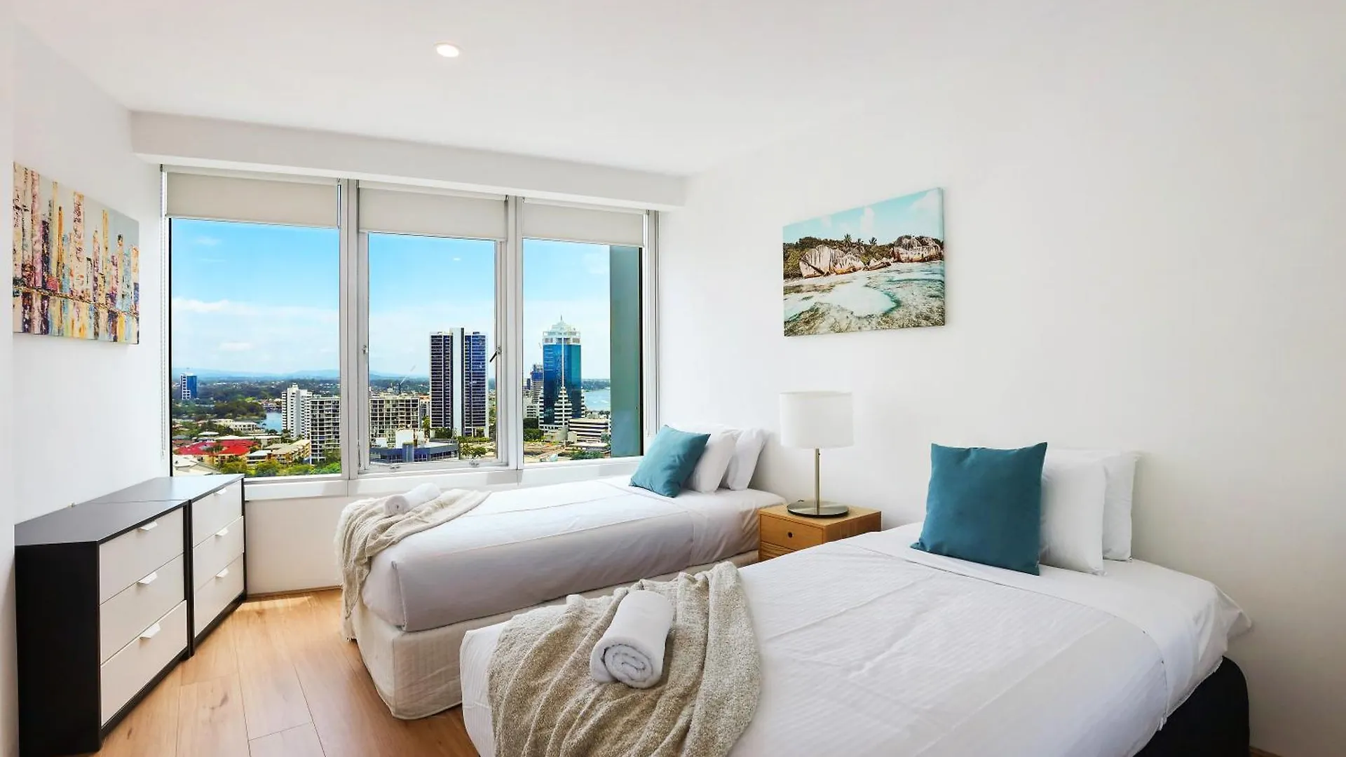Qtower 2Br Apt Pool & Gym, 6 Guests, Beach Walk Apartment