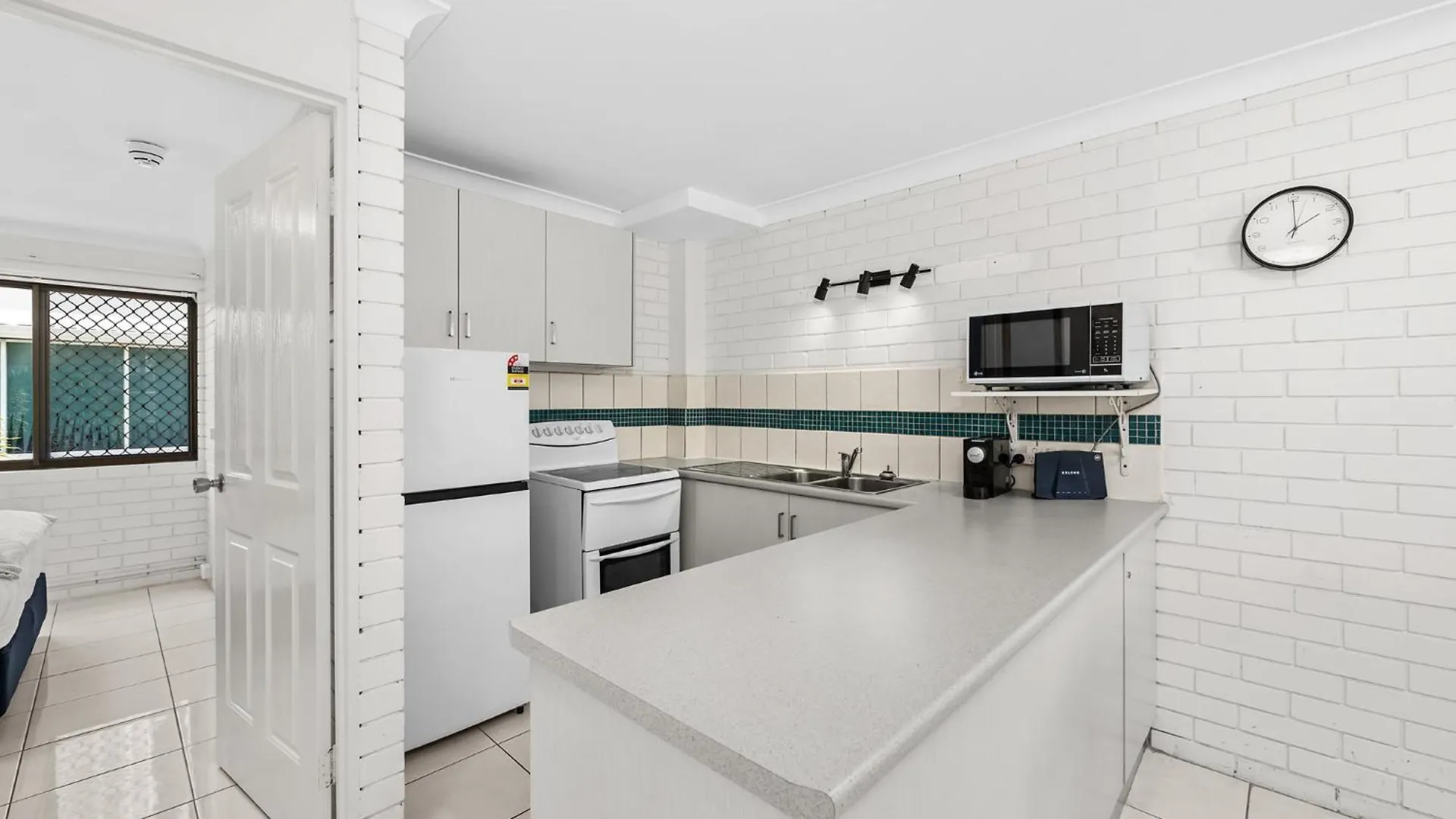 Surfers Paradise- Meters From The Beach! *