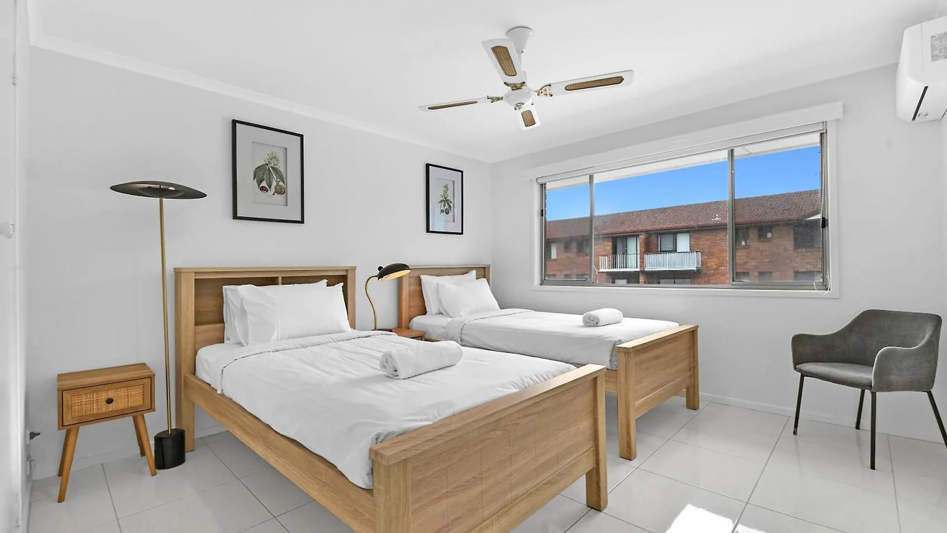 Located 3 Bedroom Unit In Southport