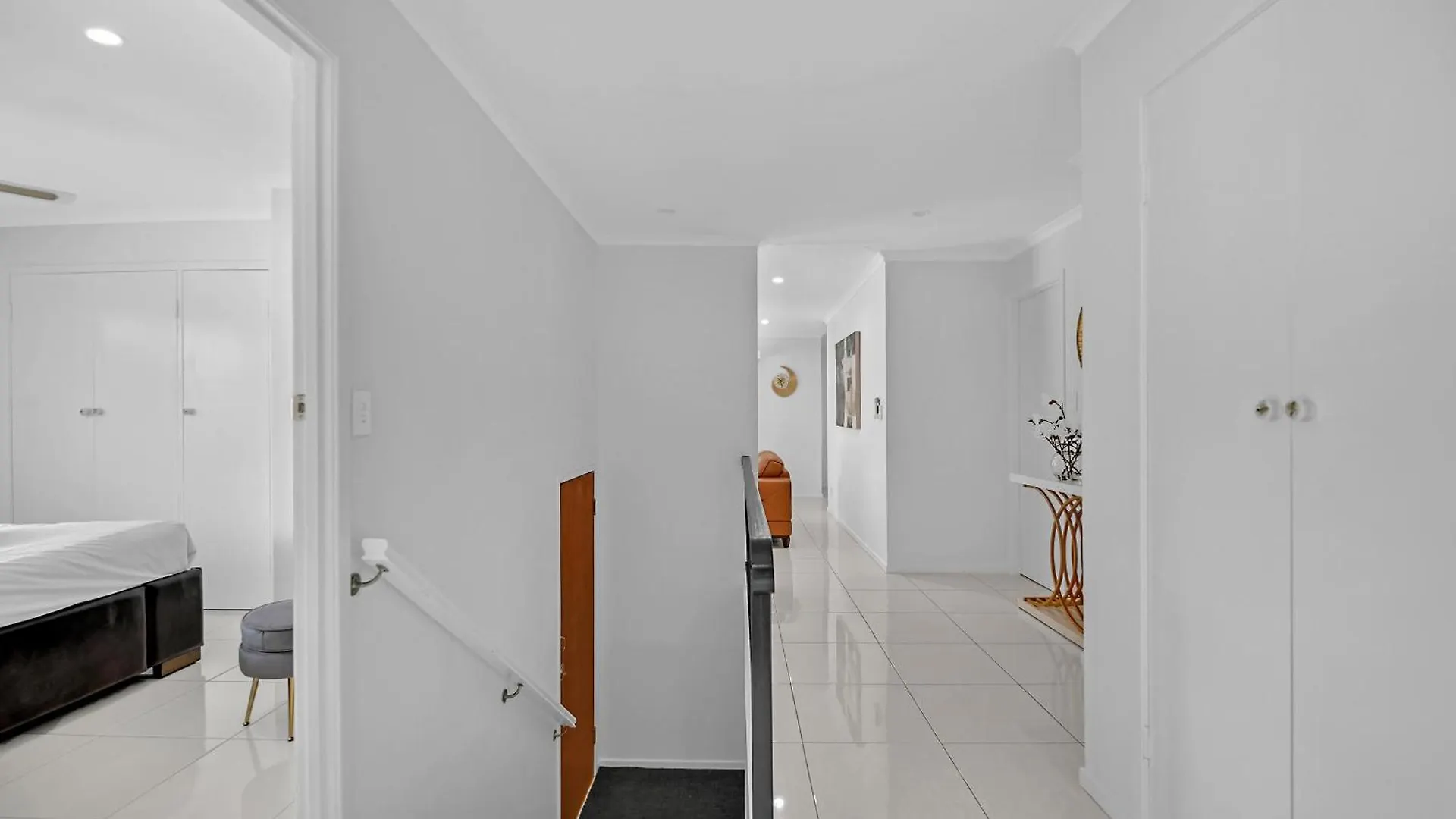 Apartment Located 3 Bedroom Unit In Southport *