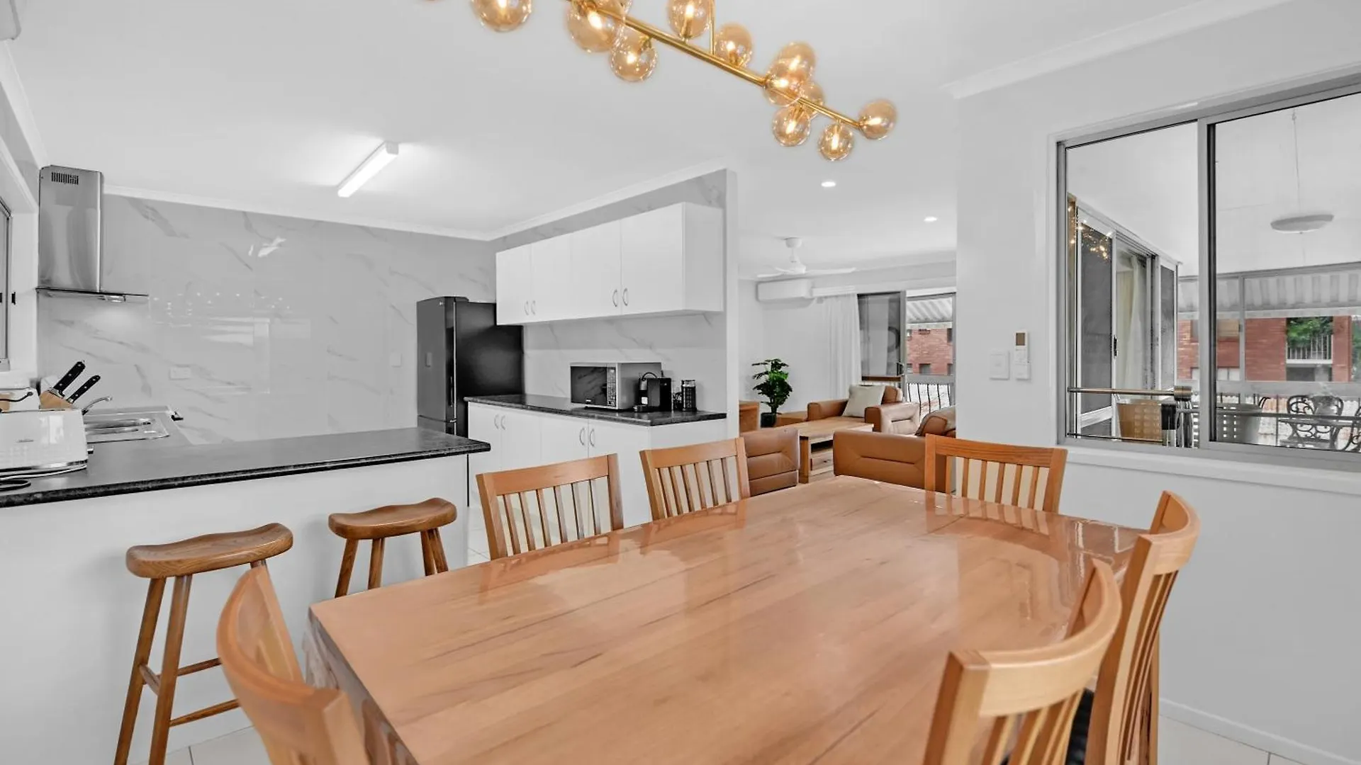 Located 3 Bedroom Unit In Southport * Gold Coast