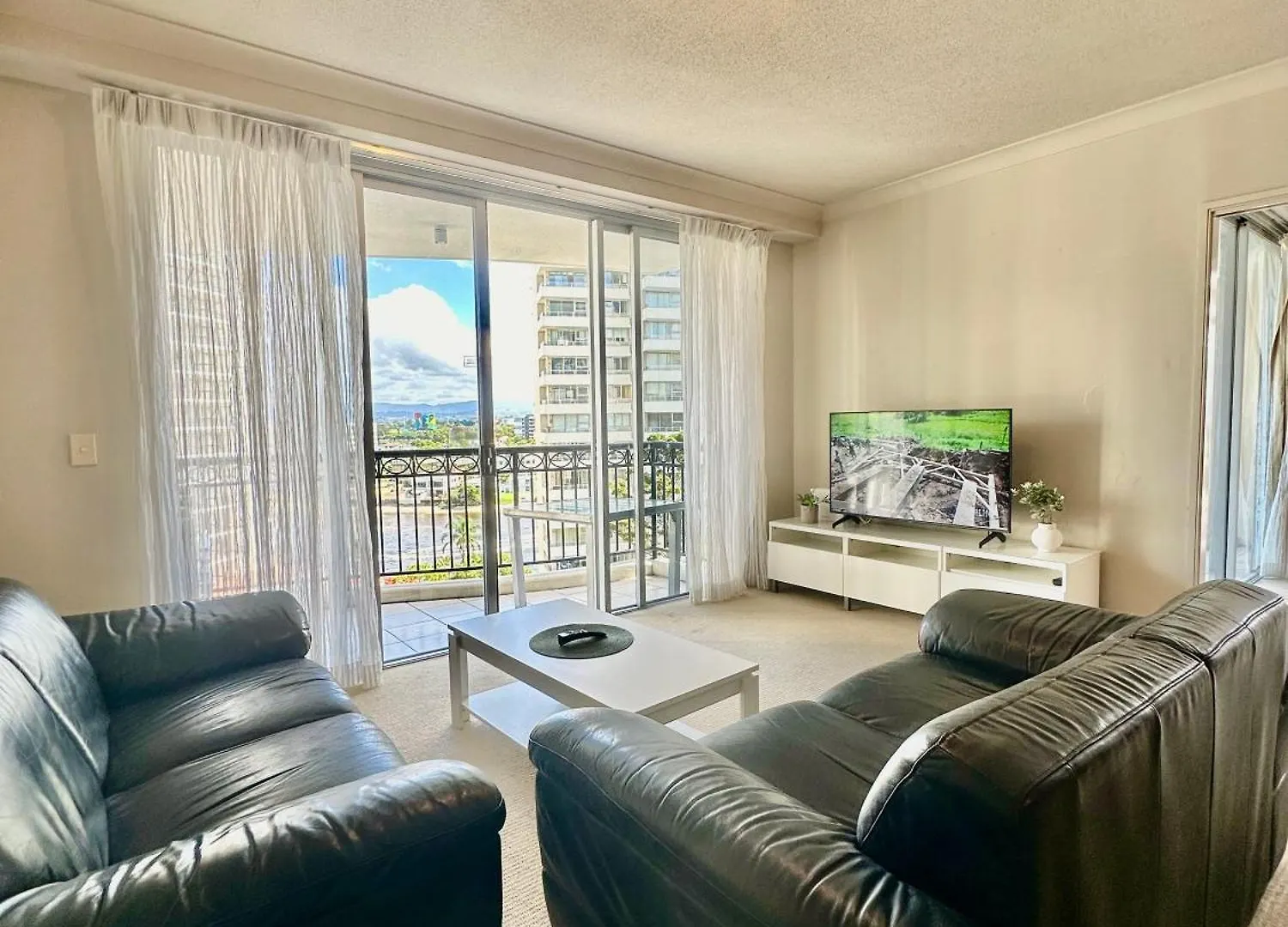 Chevron Renaissance - Style Living By Premium Apartment *