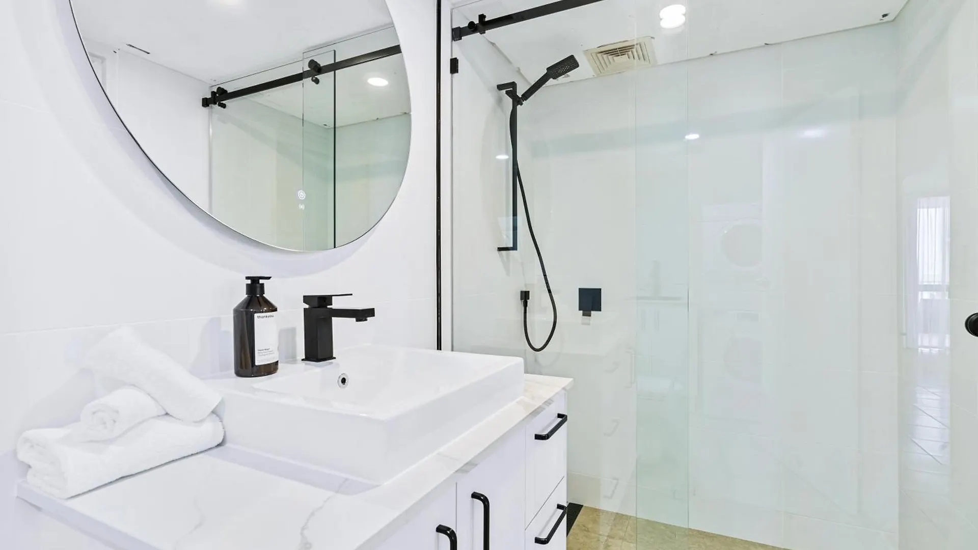 Beachfront Resort-style In Surfers Paradise 公寓