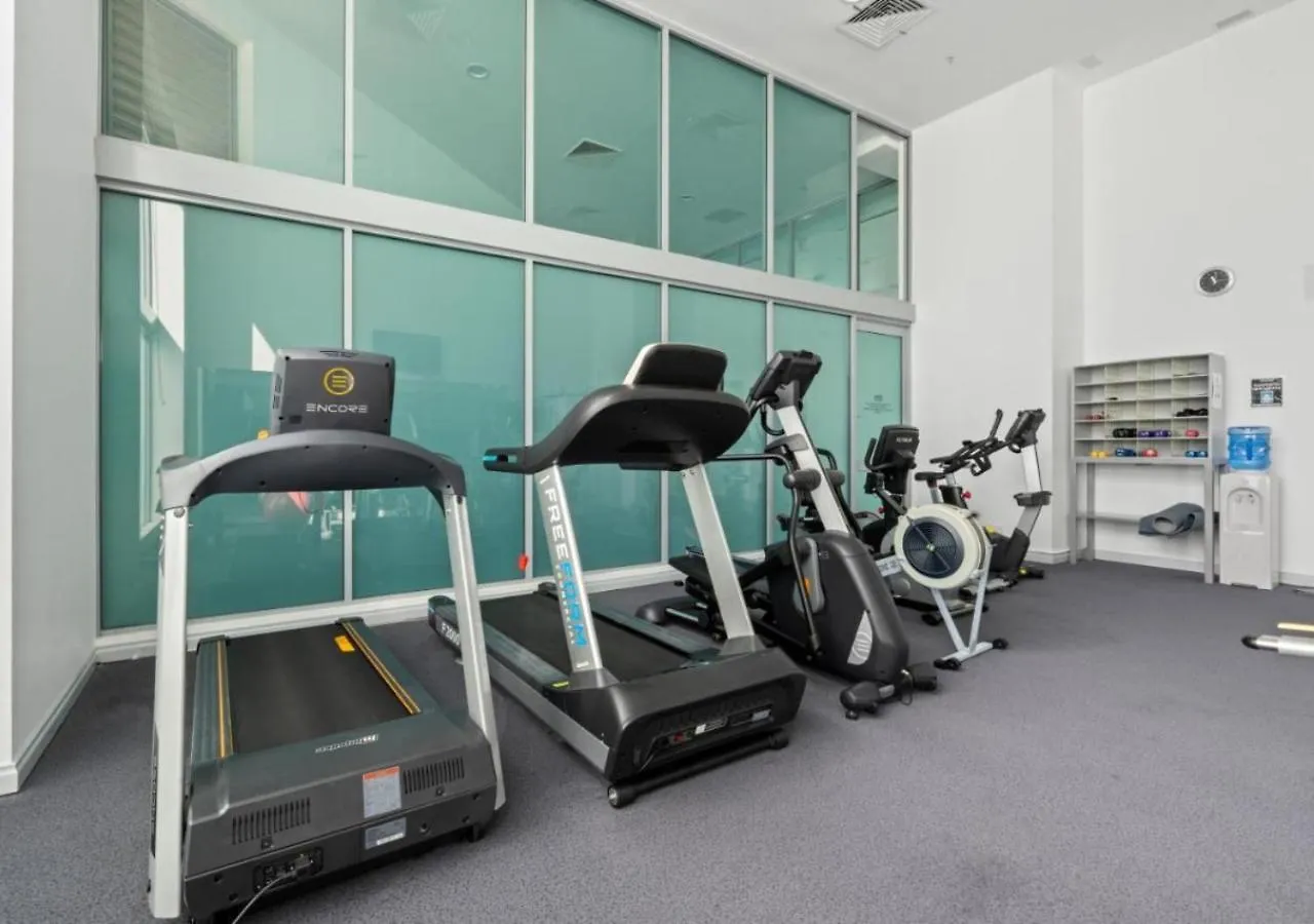 Elegant Splendor 3 Bedroom With Tram Access Apartment *