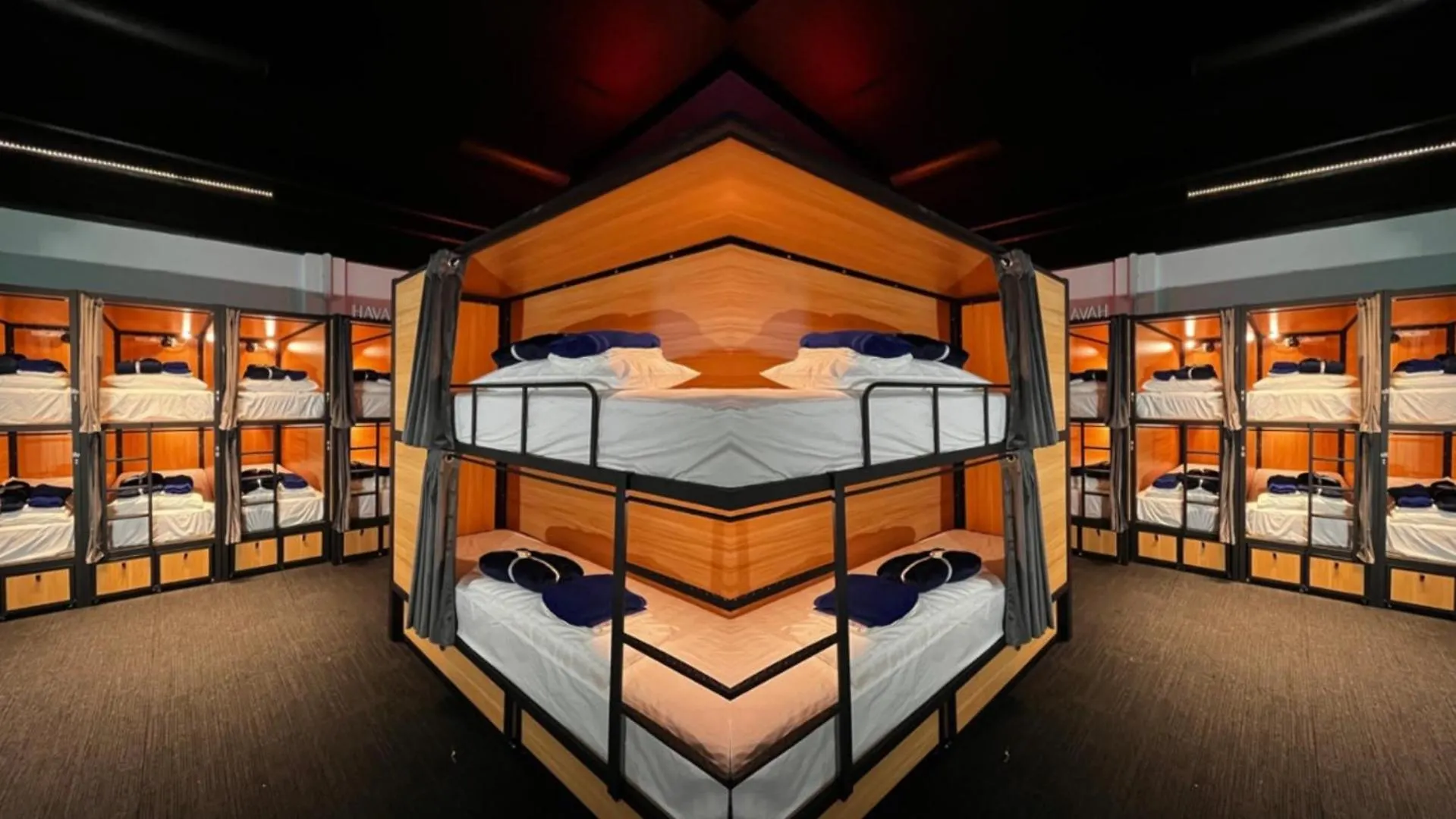 Capsuleaccom Hostel Gold Coast
