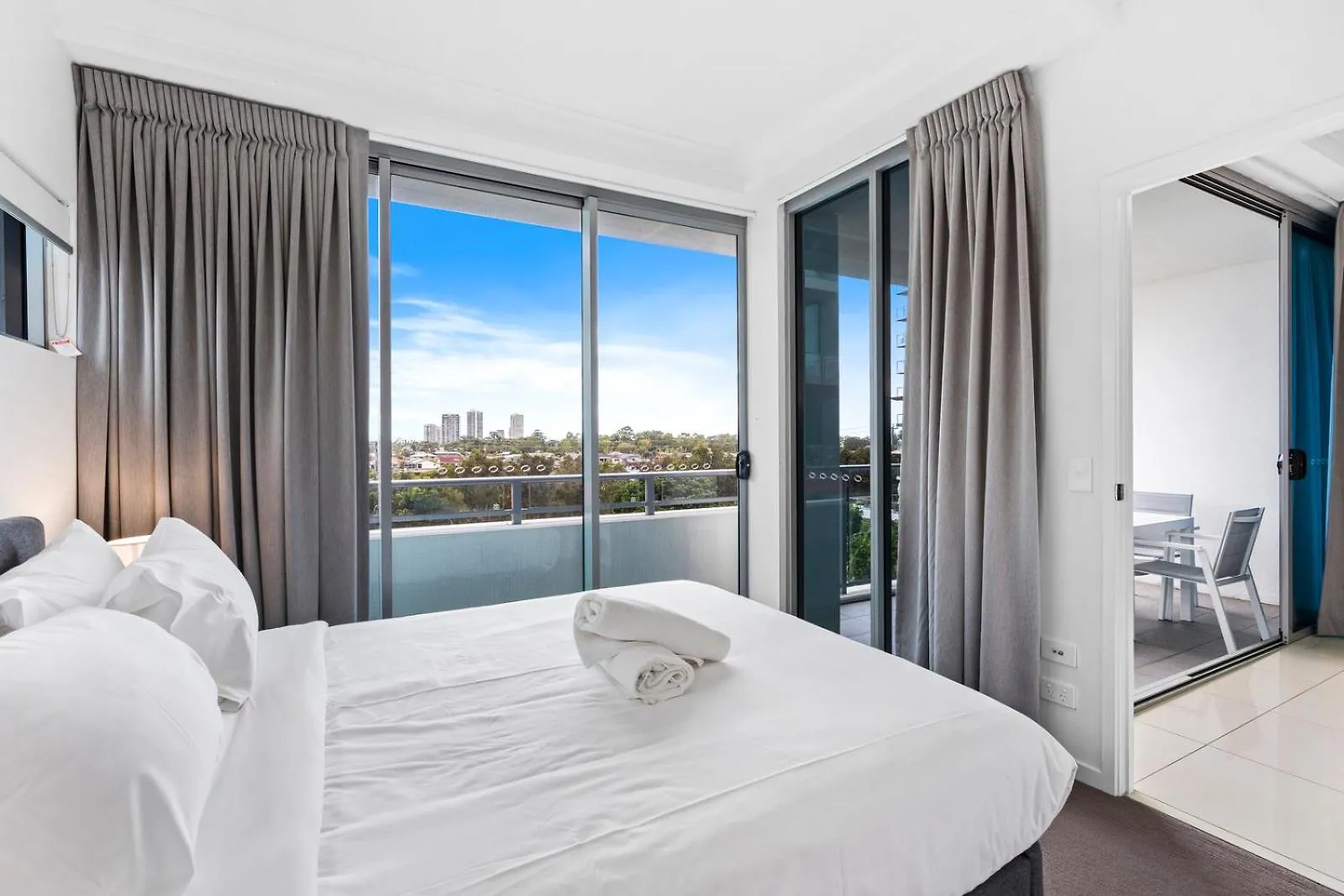 Harbour Quays Hotell 4*