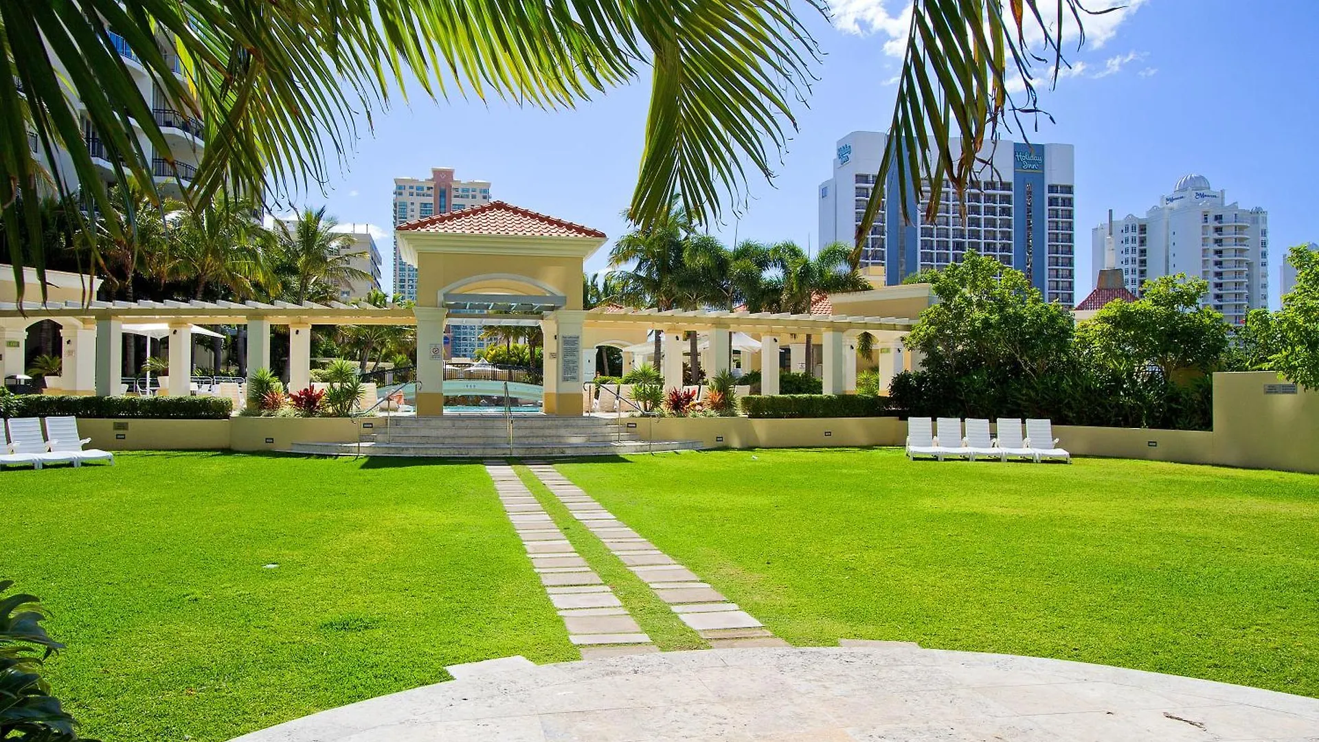 Chevron Renaissance - Qstay Апартаменты *