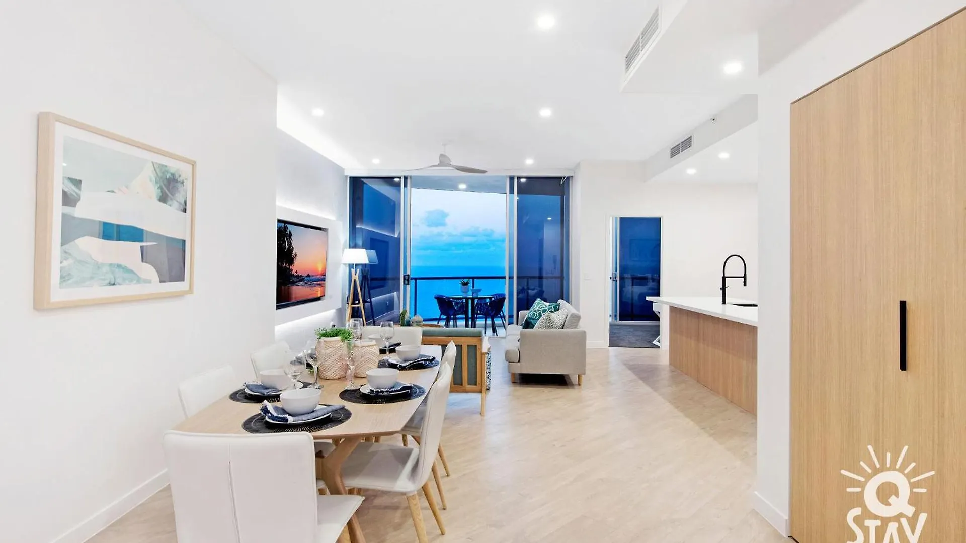 Chevron Renaissance - Qstay *