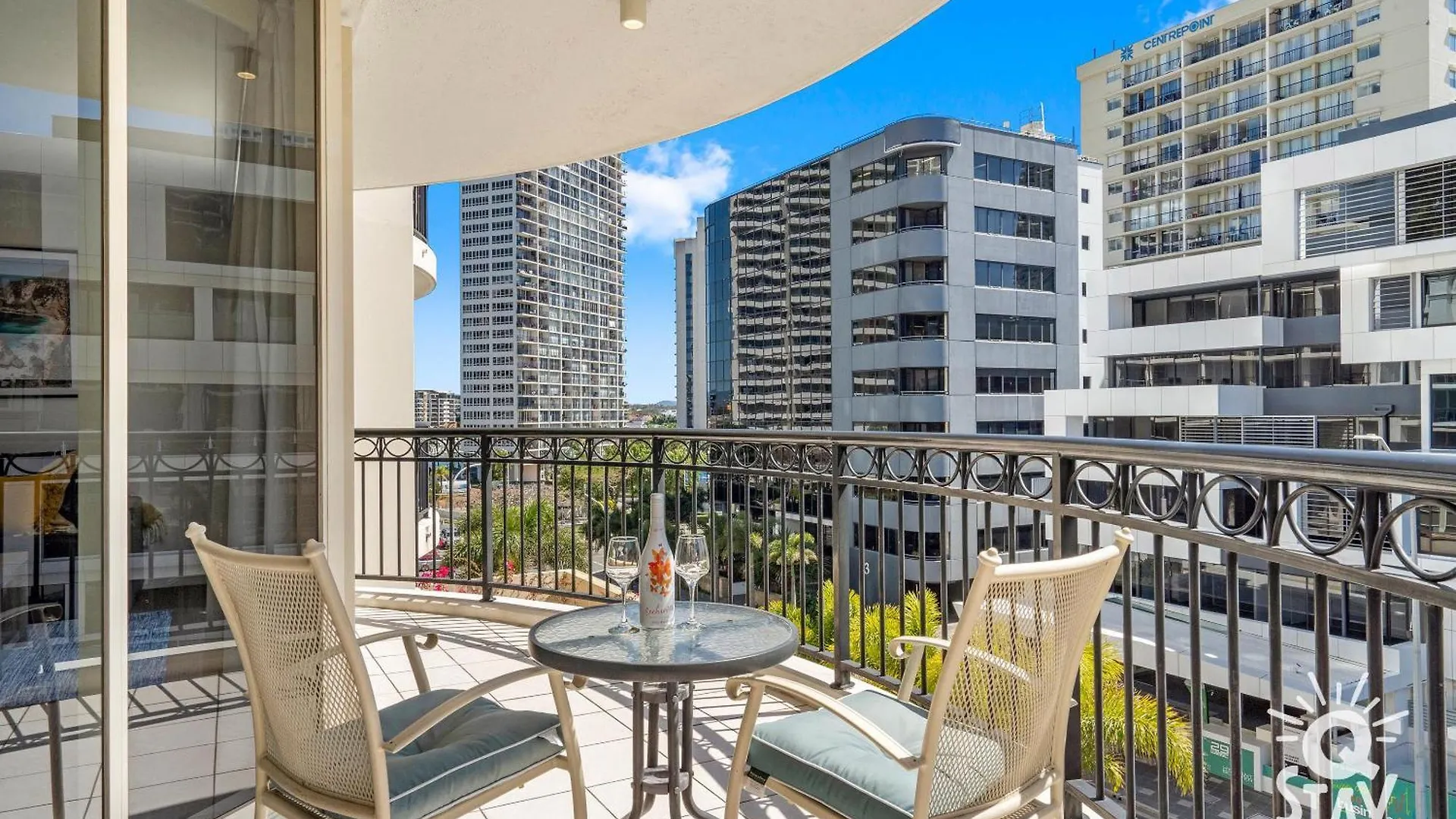 Chevron Renaissance - Qstay