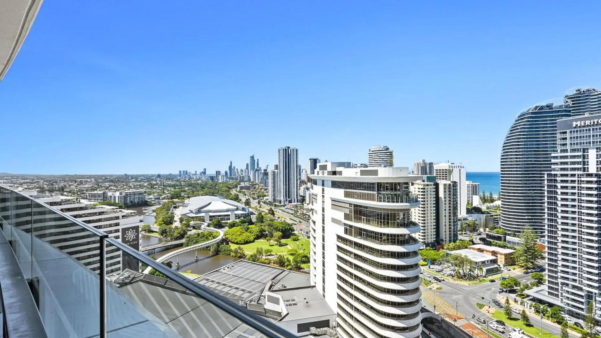 2 Bedroom 1 Bathroom Private At Casino - Paid Parking Only Apartment