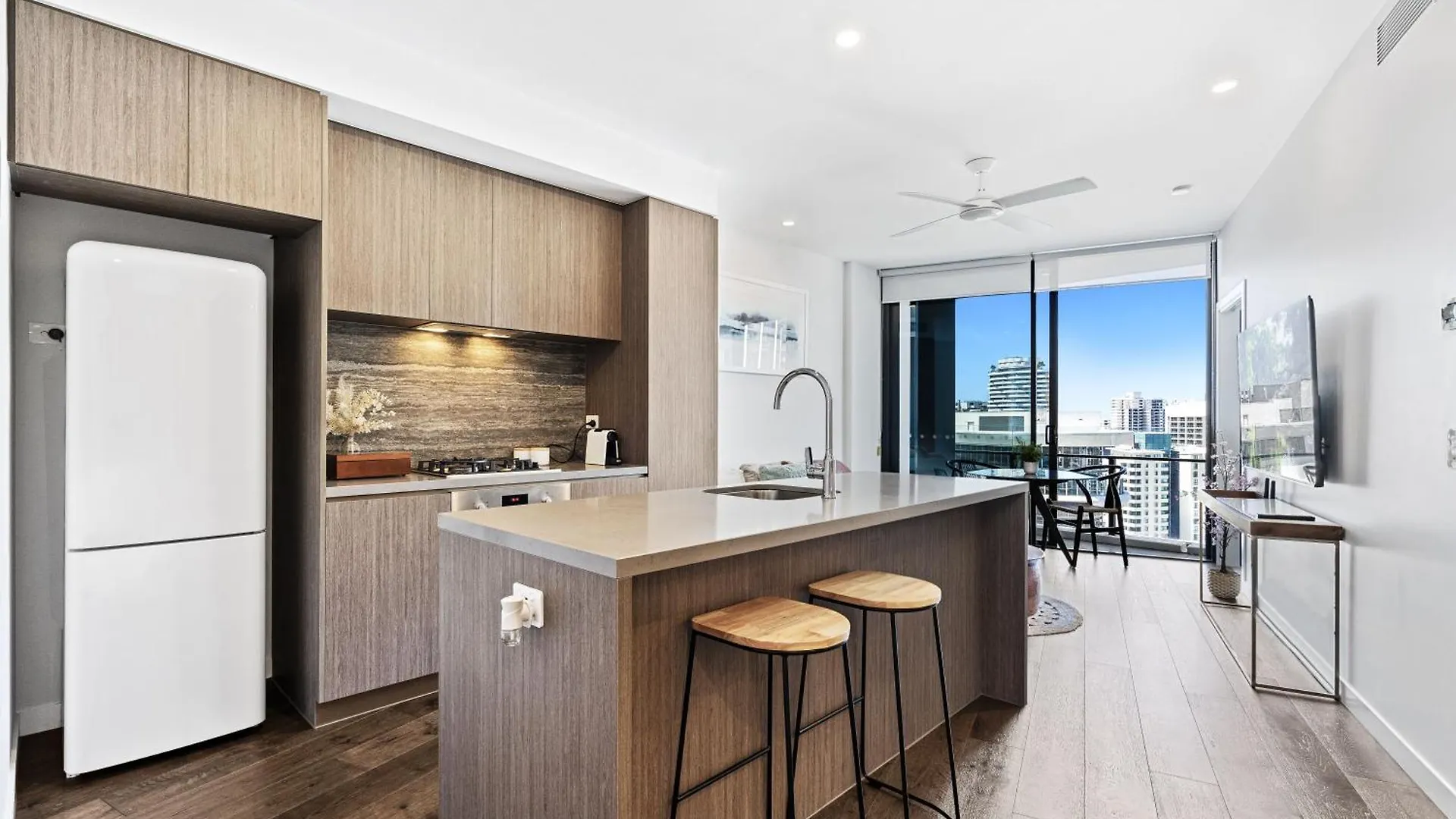 Apartment 2 Bedroom 1 Bathroom Private At Casino - Paid Parking Only