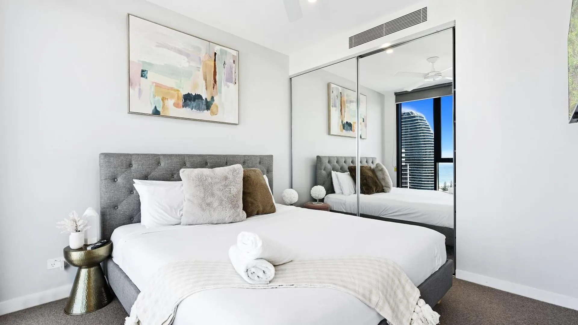 Apartment 2 Bedroom 1 Bathroom Private At Casino - Paid Parking Only *