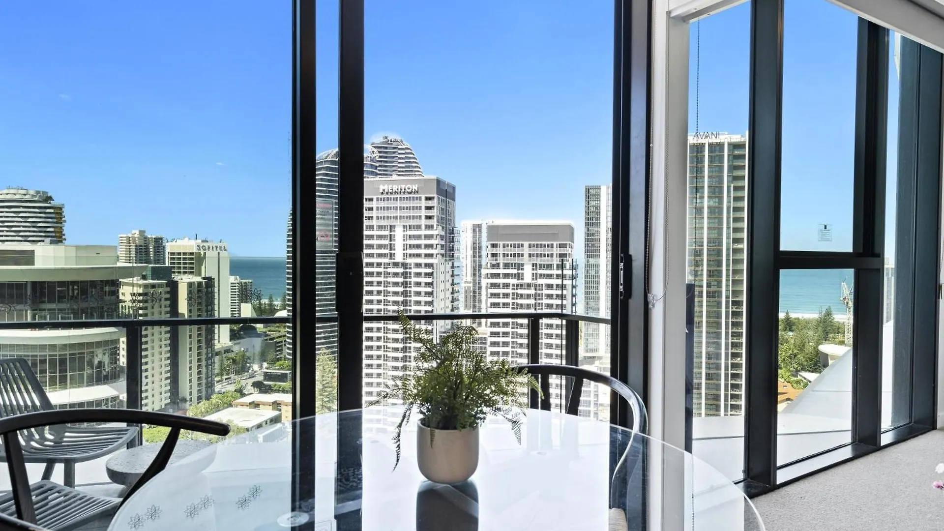 2 Bedroom 1 Bathroom Private At Casino - Paid Parking Only Apartment *