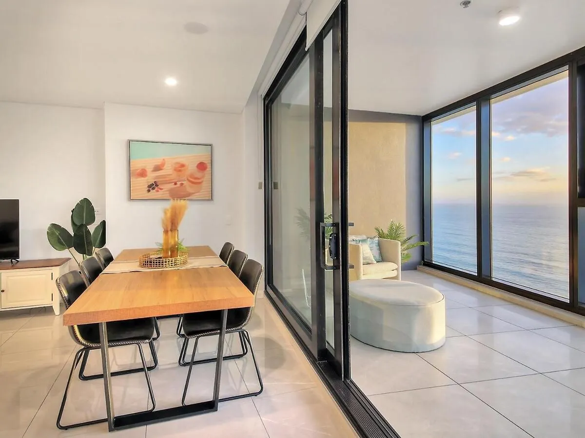 Beachfront Luxe Escape At Parking شقة سيرفرز باراديس