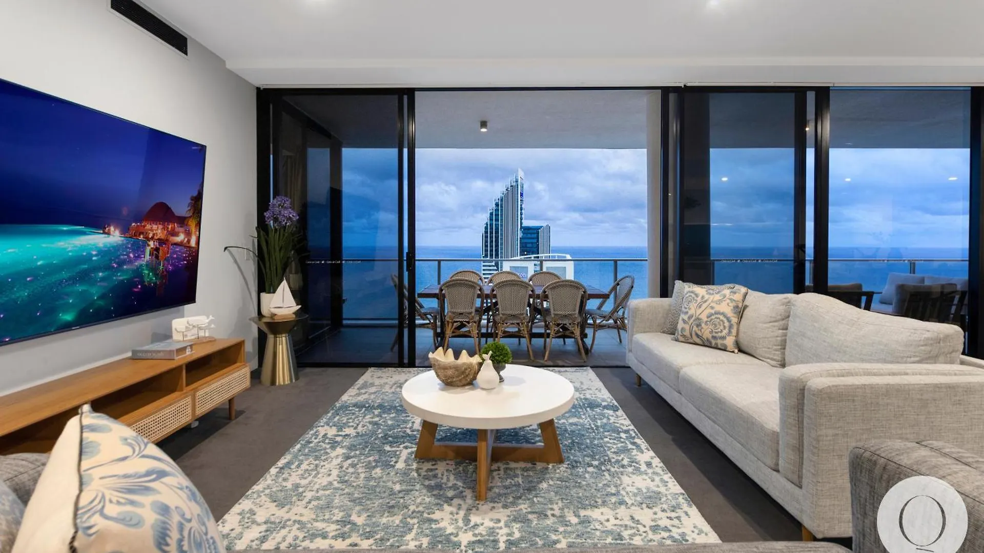 Apartment Circle On Cavill - Qstay *