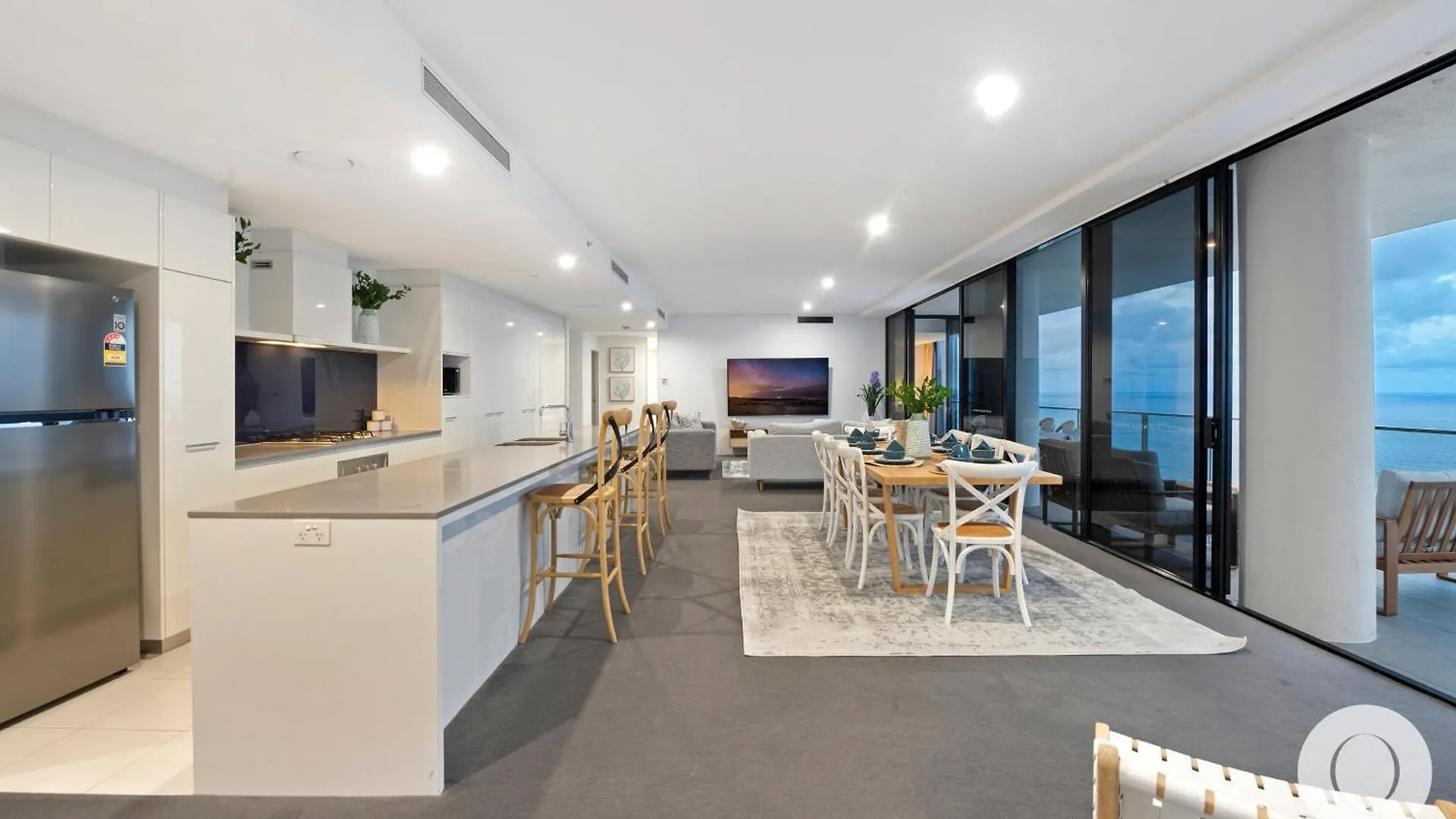 Circle On Cavill - Qstay Gold Coast