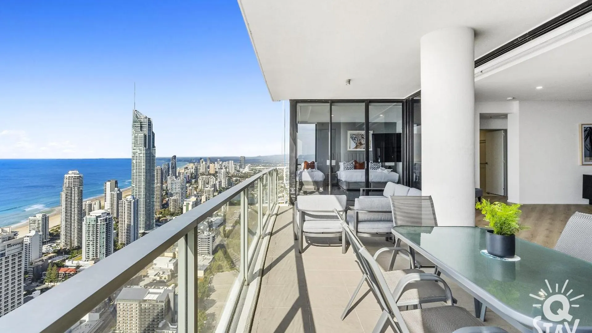 Circle On Cavill - Qstay Gold Coast