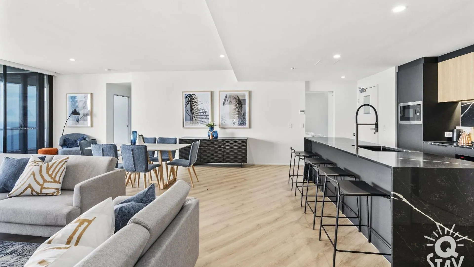 Circle On Cavill - Qstay Apartment *