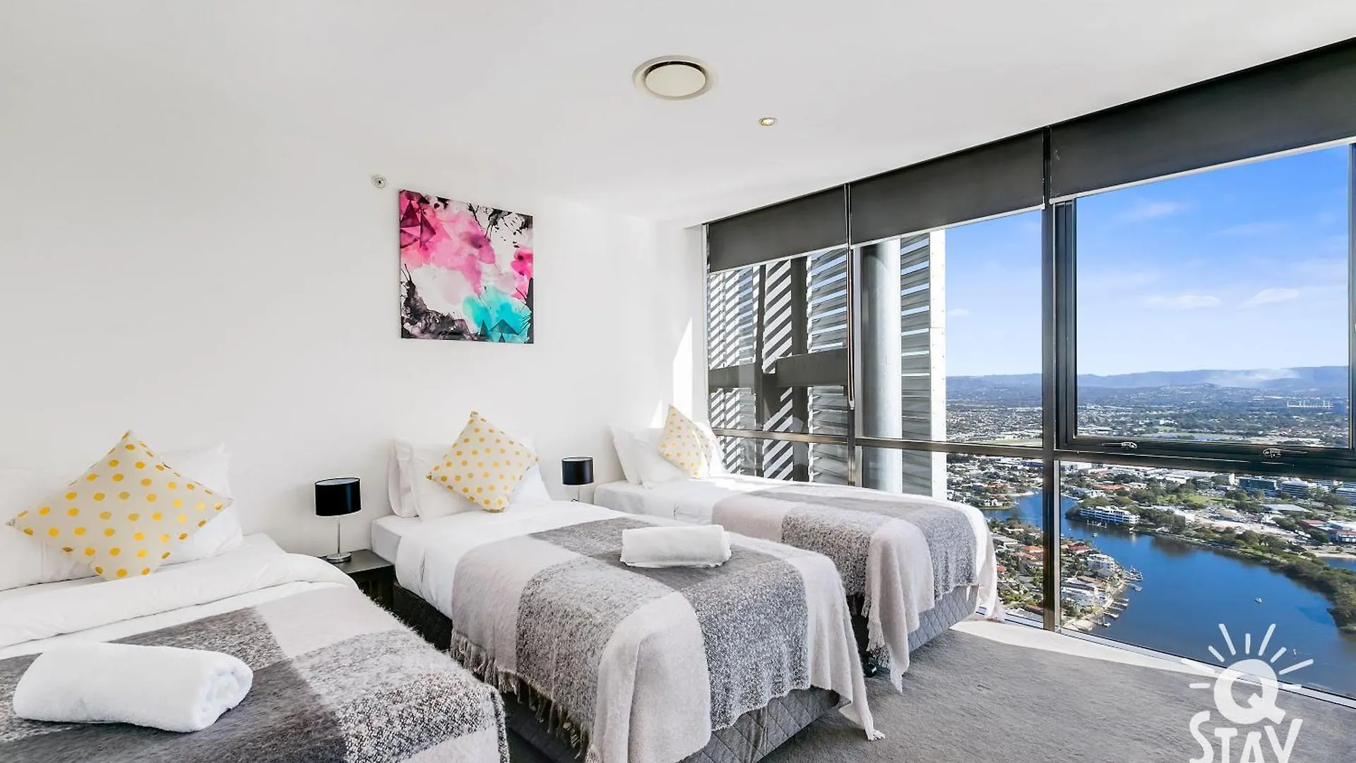 Circle On Cavill - Qstay Gold Coast