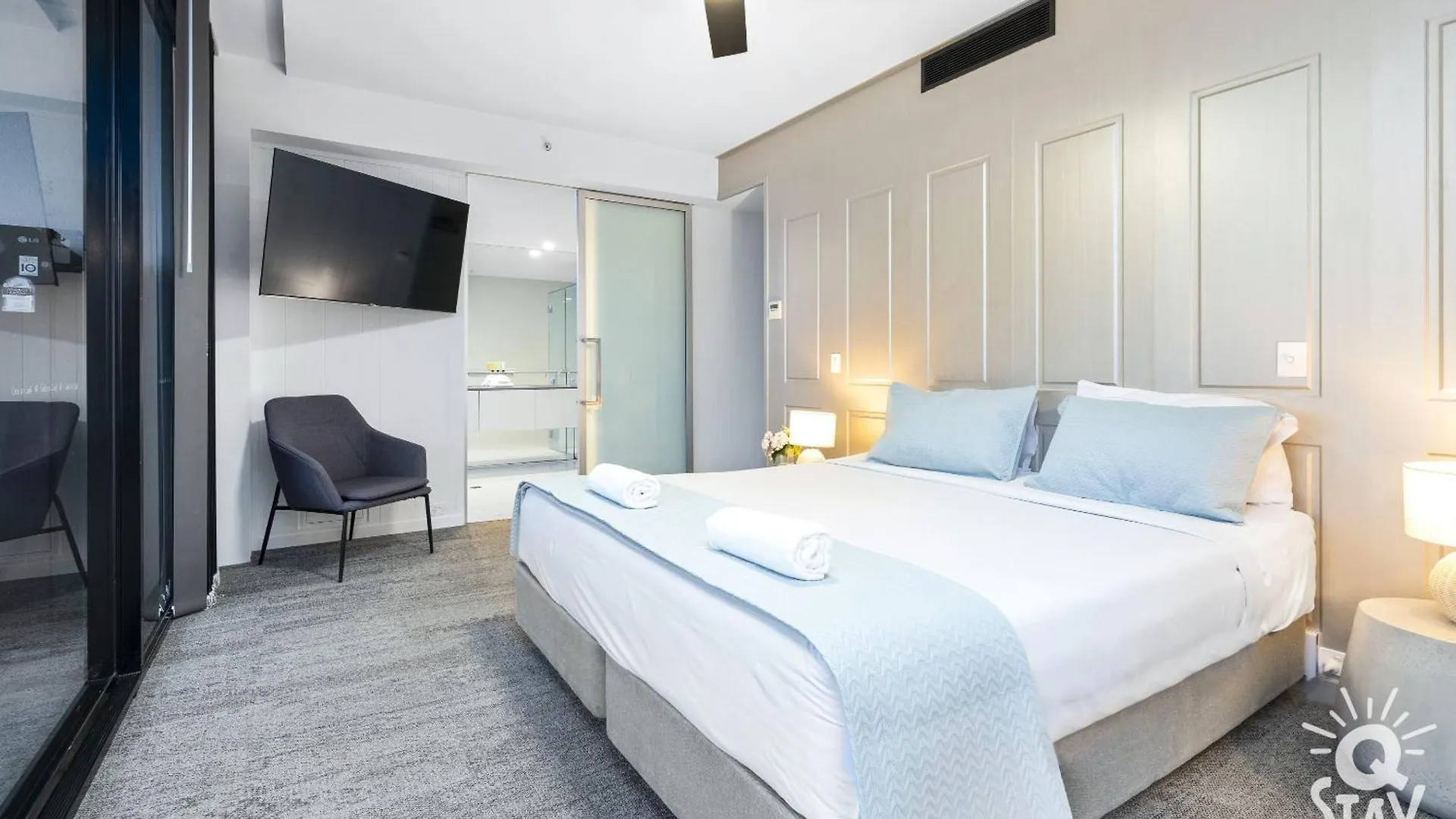 Circle On Cavill - Qstay Apartment *
