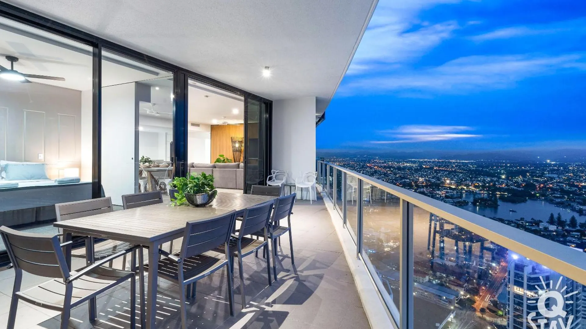 Circle On Cavill - Qstay * Gold Coast