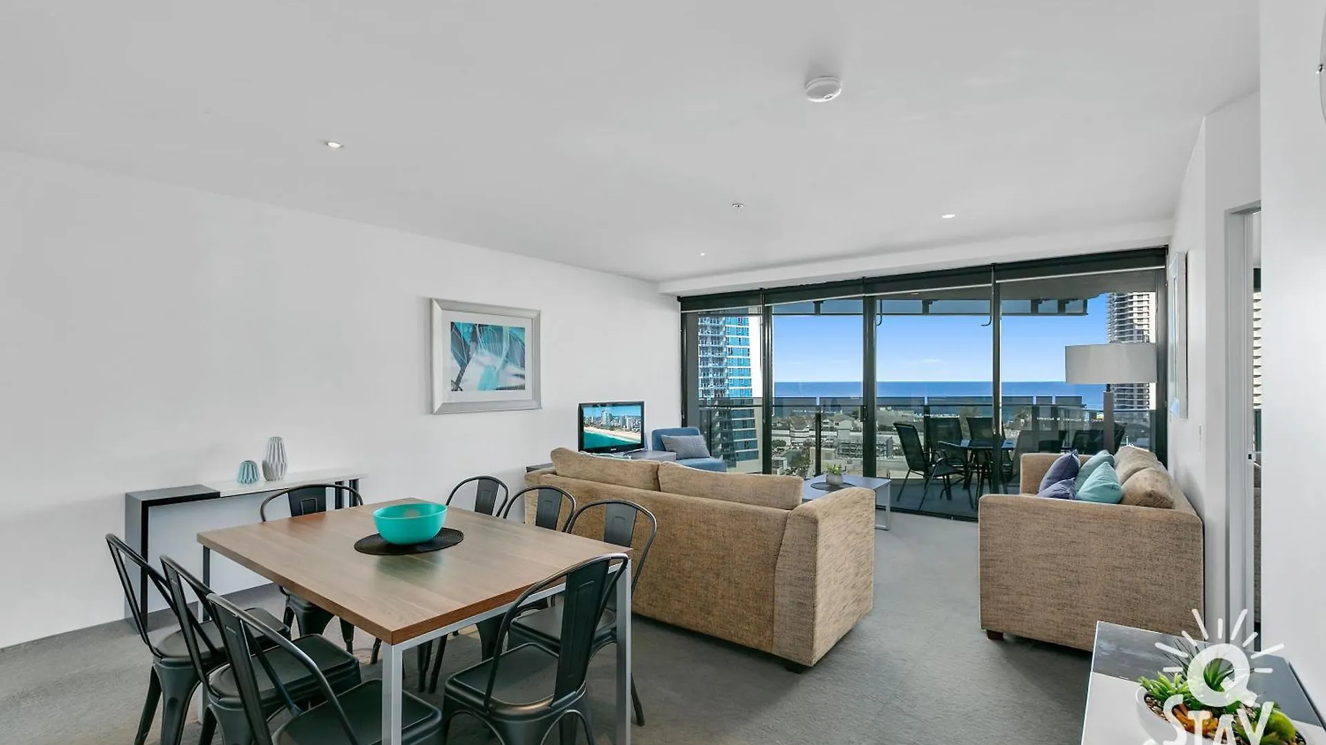 Apartment Circle On Cavill - Qstay *