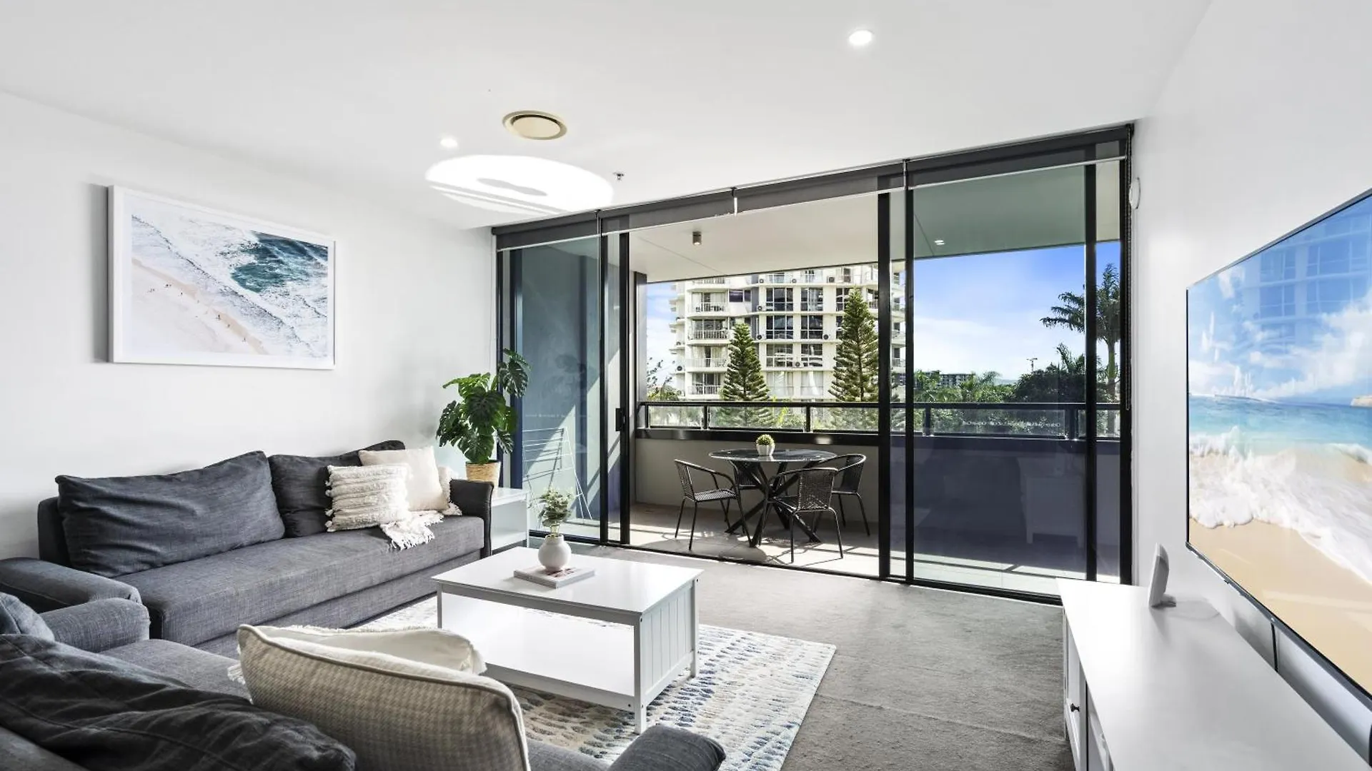 Circle On Cavill - Qstay Gold Coast
