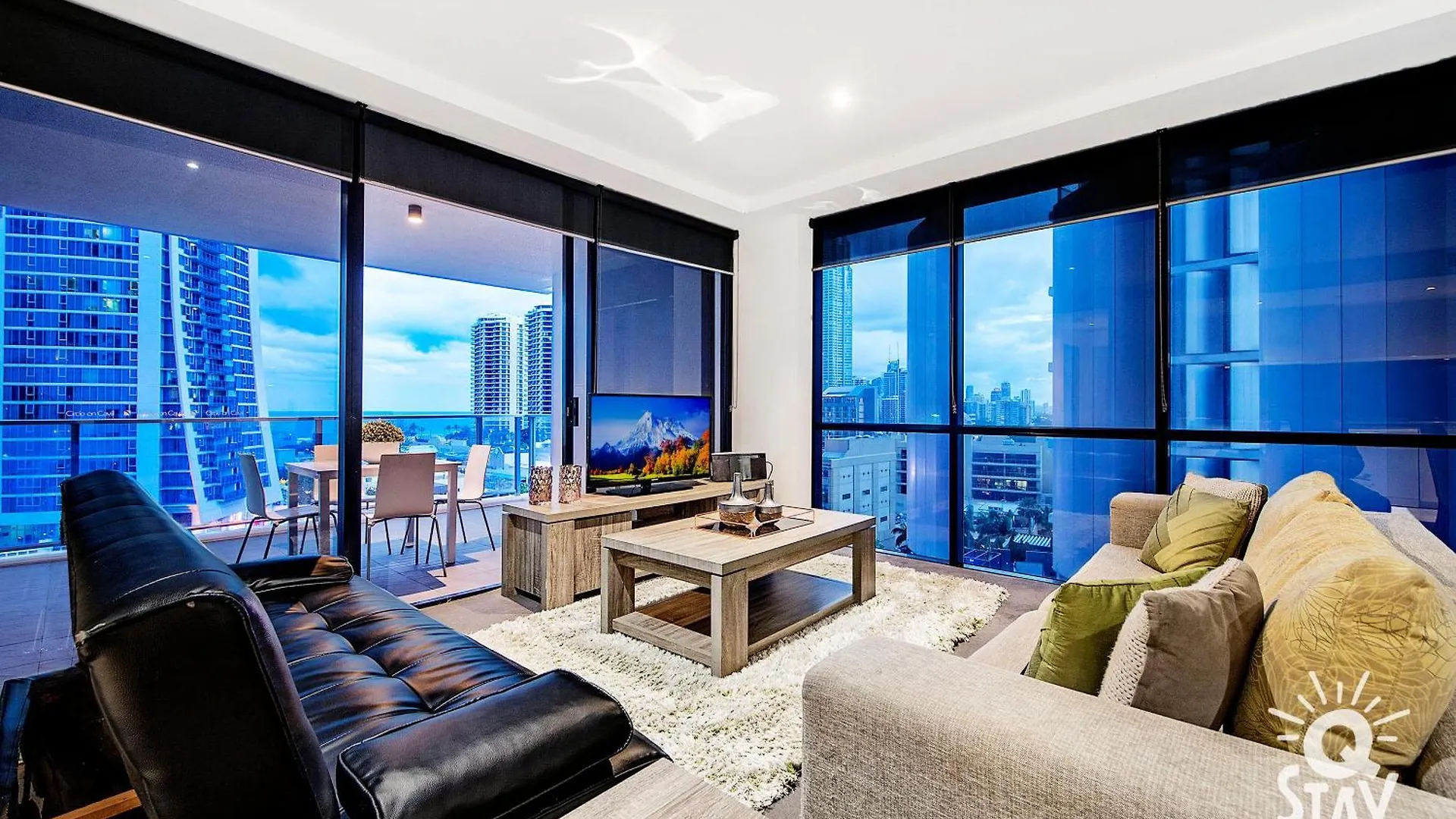 Circle On Cavill - Qstay Apartment *