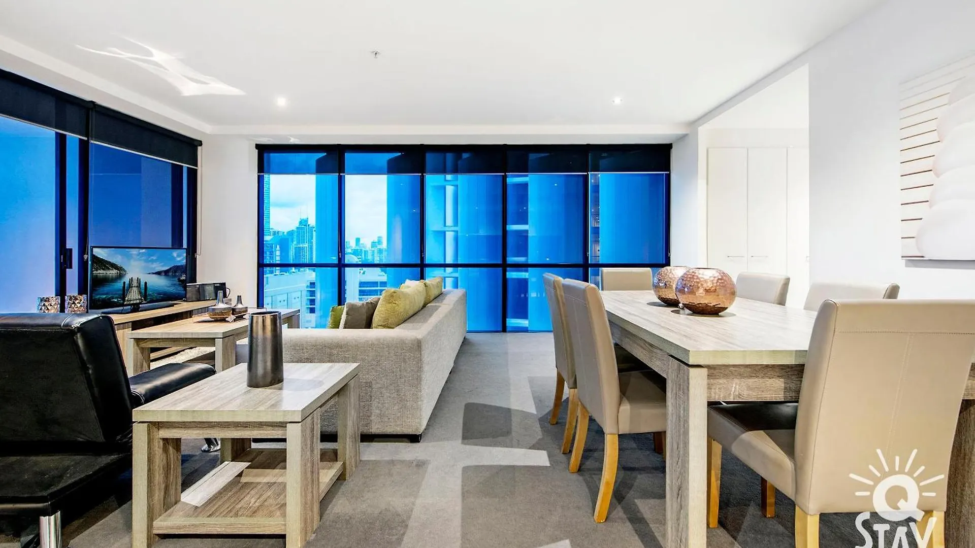 Apartment Circle On Cavill - Qstay *