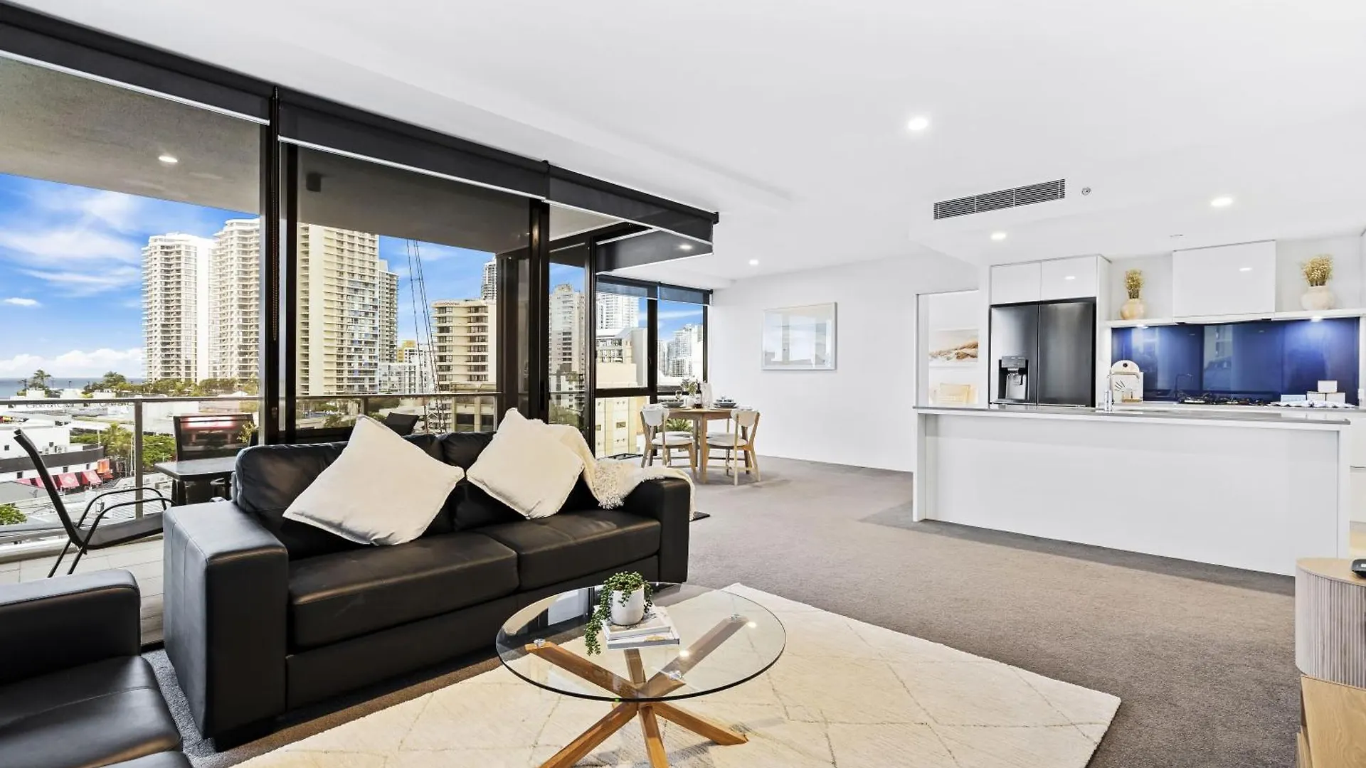 Apartment Circle On Cavill - Qstay