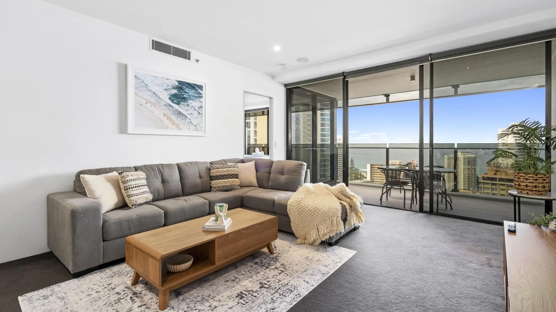 Apartment Circle On Cavill - Qstay *