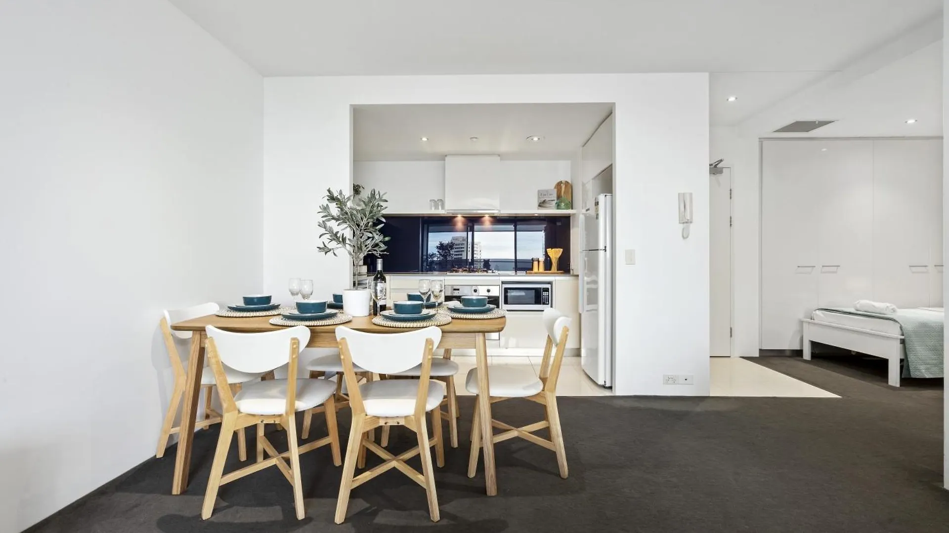 Circle On Cavill - Qstay Gold Coast