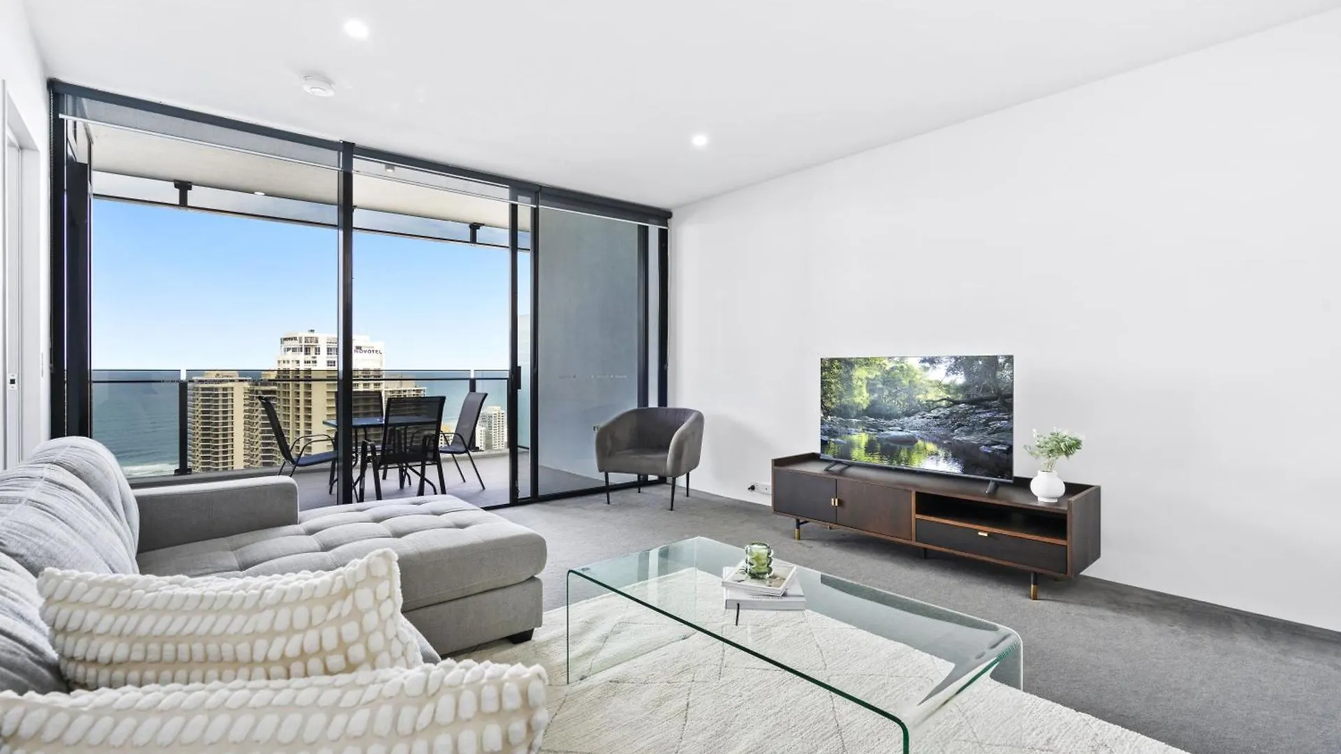 Apartment Circle On Cavill - Qstay *
