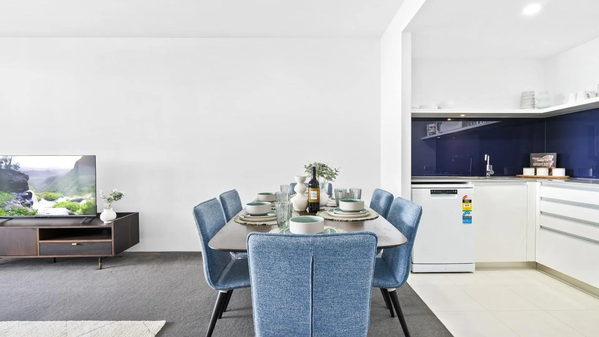 Circle On Cavill - Qstay Gold Coast