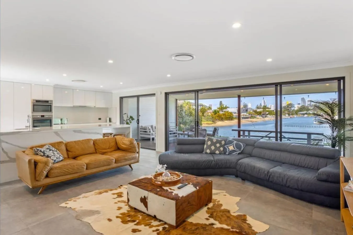 Water View Family Getaway - Wifi, Pool, Bbq * Guldkusten