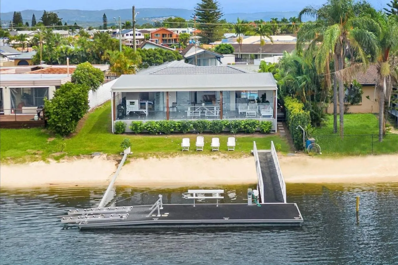 Water View Family Getaway - Wifi, Pool, Bbq Semesterbostad *