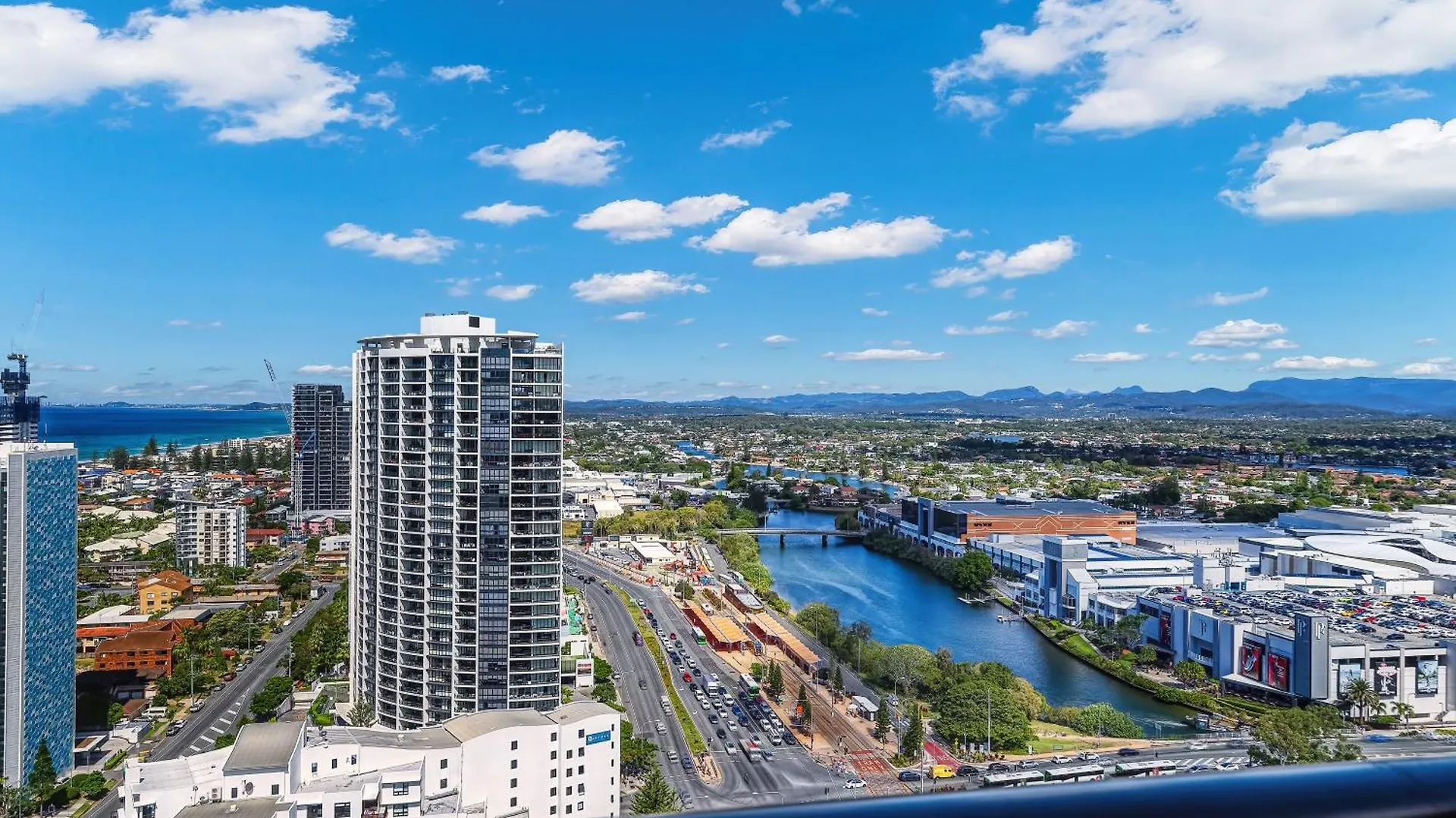 Broadbeach Oceanview Level 26 With Carpark - 4 Mins Walk To The Apartment