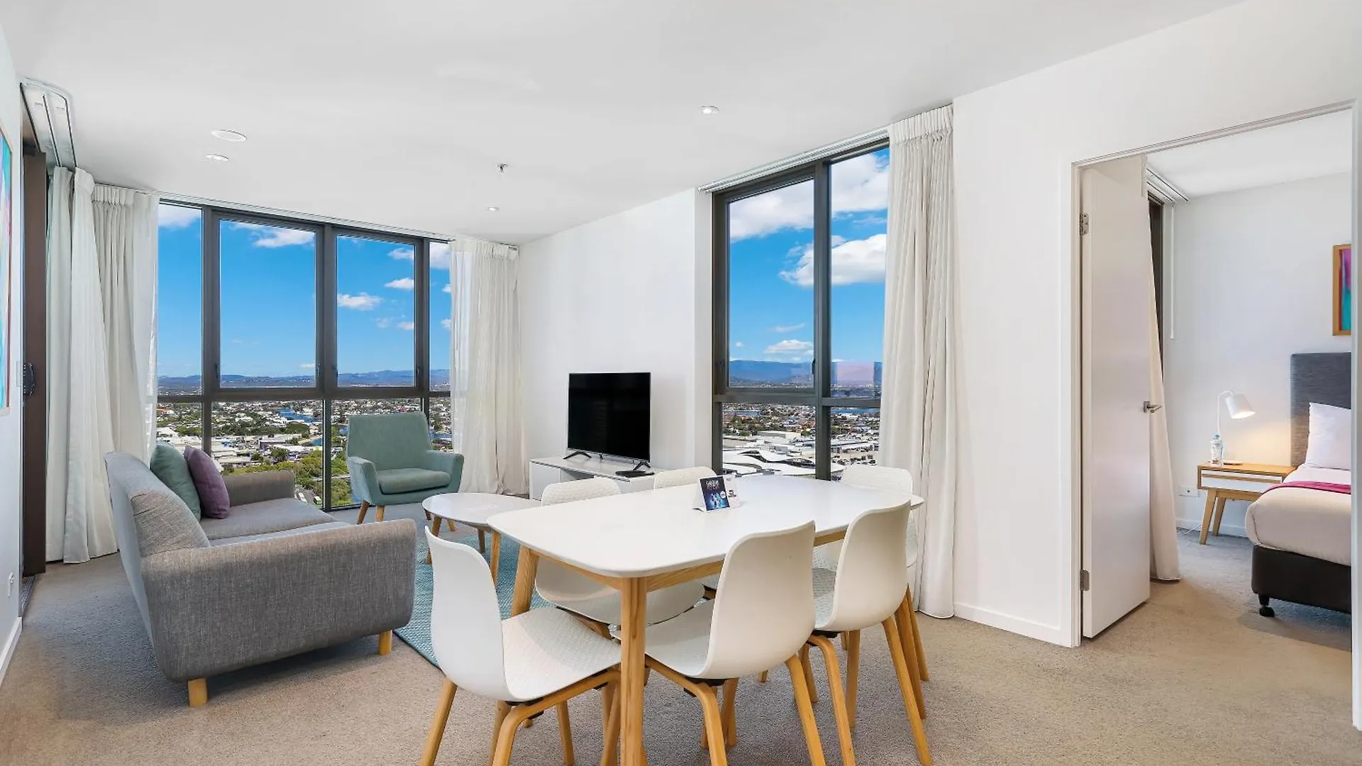 Broadbeach Oceanview Level 26 With Carpark - 4 Mins Walk To The Apartment *